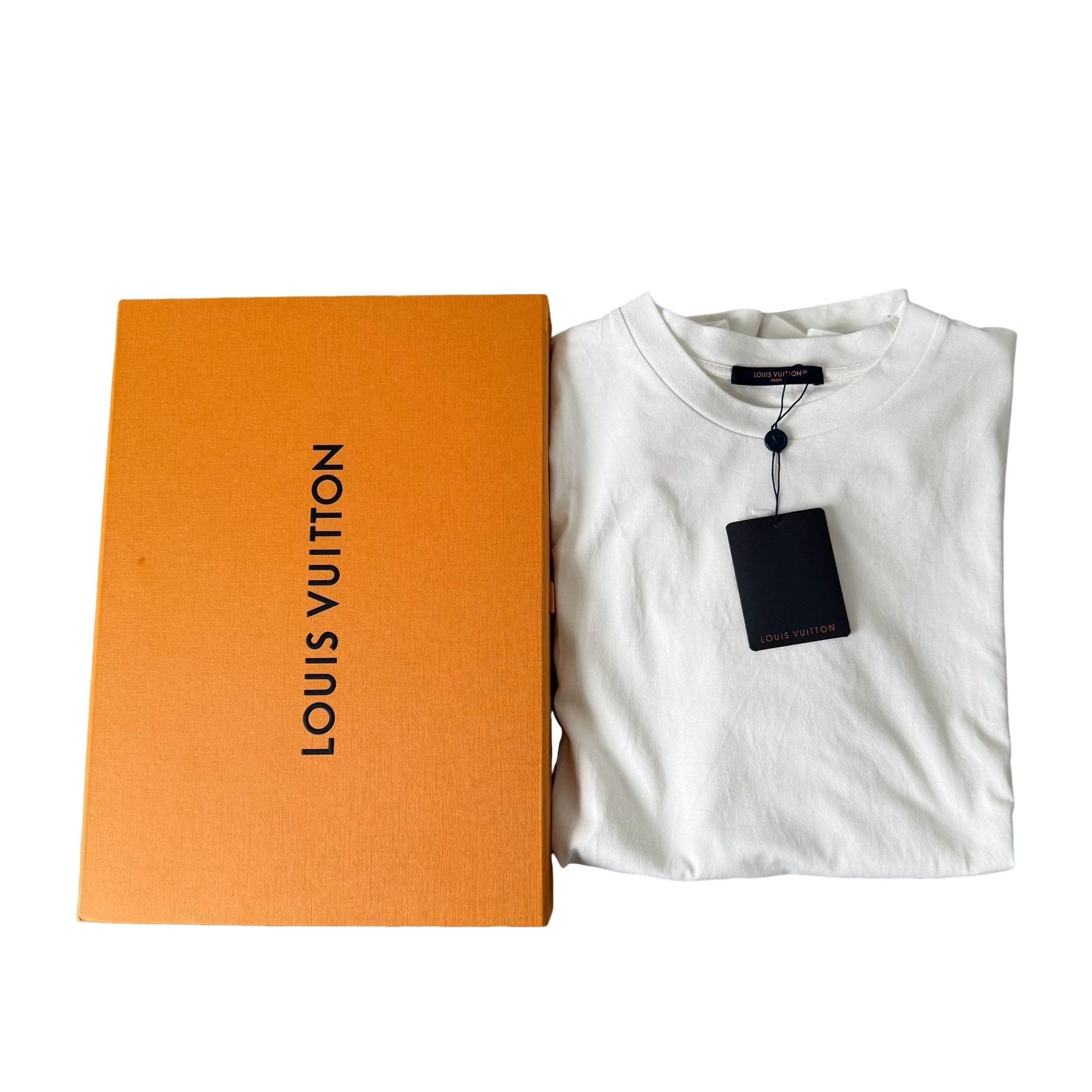 Louis Vuitton Louis Vuitton Embossed Logo T-Shirt Size L Size US L / EU 52-54 / 3 - 5 Thumbnail