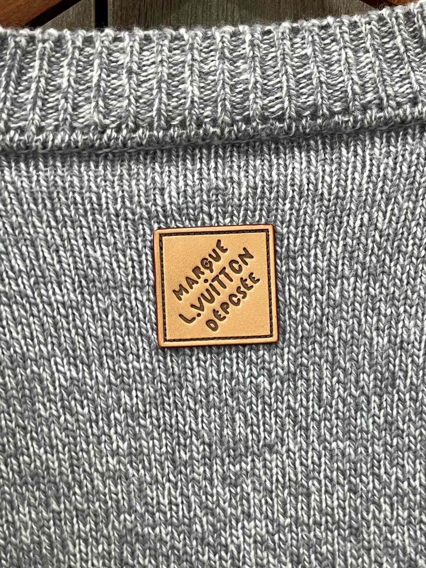 Louis Vuitton Louis Vuitton Fox Logo Knit Sweater Size M Size US M / EU 48-50 / 2 - 7 Thumbnail