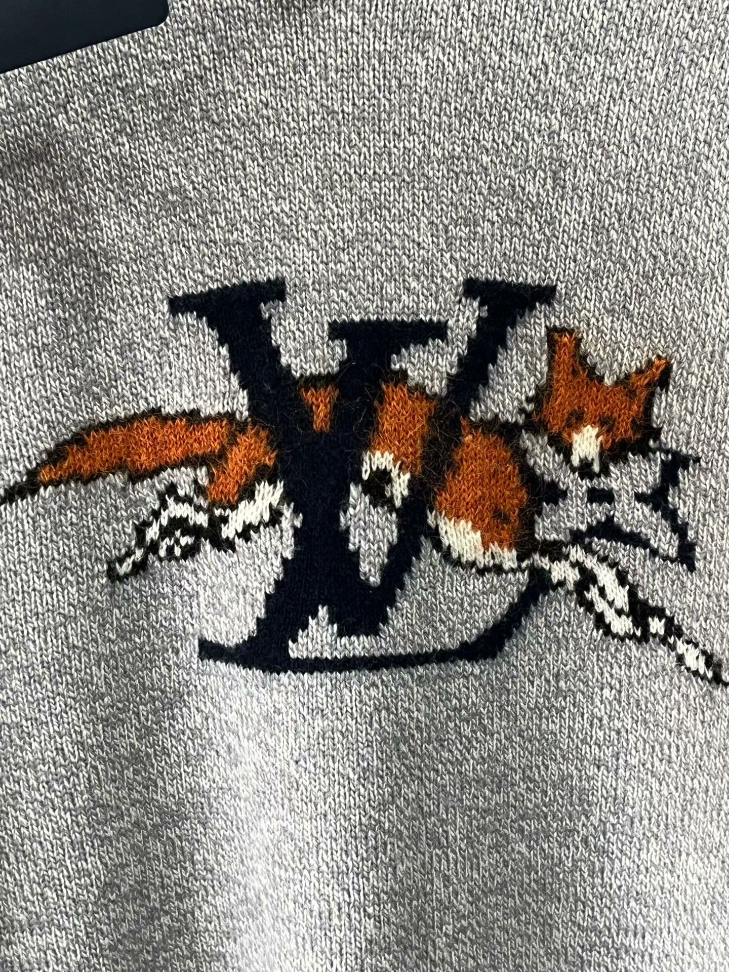 Louis Vuitton Louis Vuitton Fox Logo Knit Sweater Size M Size US M / EU 48-50 / 2 - 6 Thumbnail