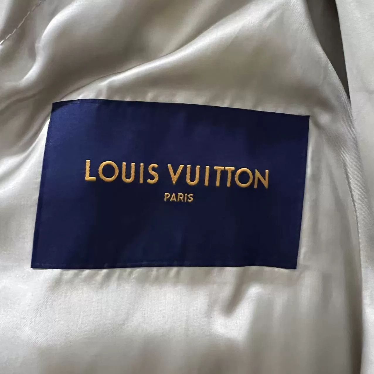 Louis Vuitton Louis Vuitton Bugs Bunny Varsity Jacket 44 Size US S / EU 44-46 / 1 - 3 Thumbnail