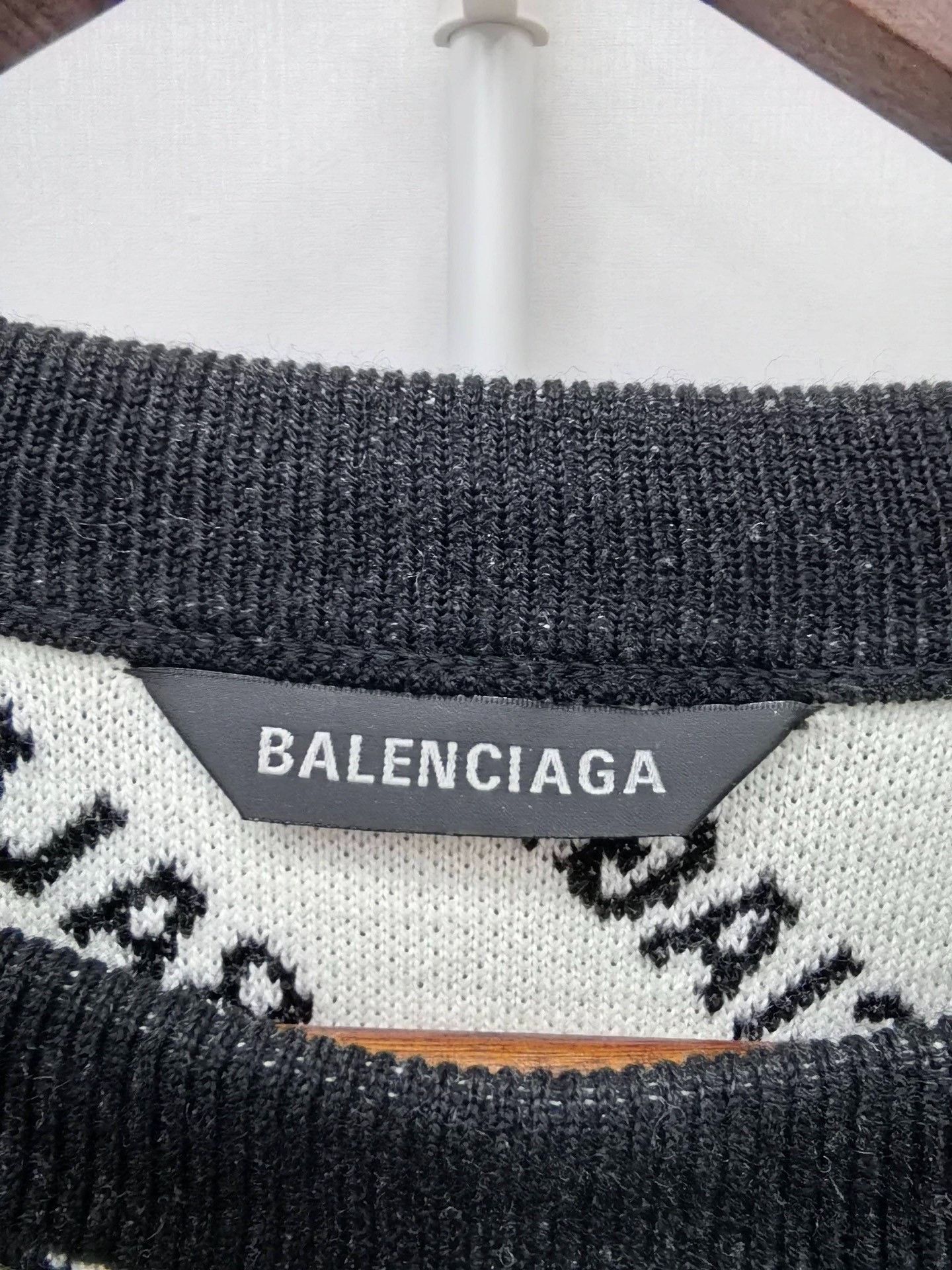 Balenciaga Balenciaga All-Over Logo Knit Sweater Size M Size US M / EU 48-50 / 2 - 5 Thumbnail