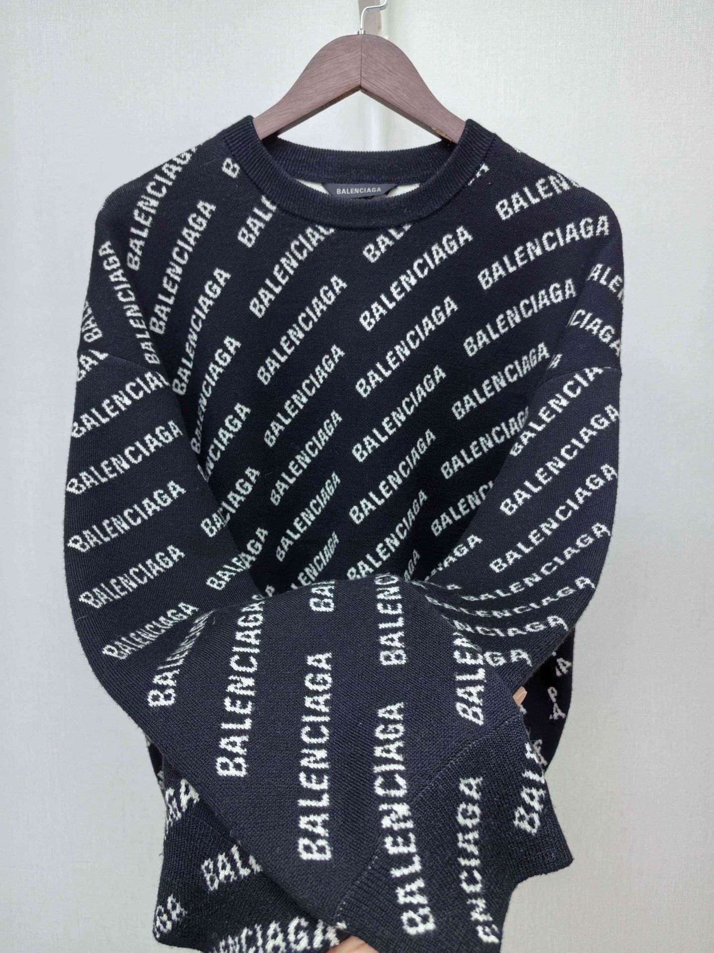 Balenciaga Balenciaga All-Over Logo Knit Sweater Size M Size US M / EU 48-50 / 2 - 4 Thumbnail