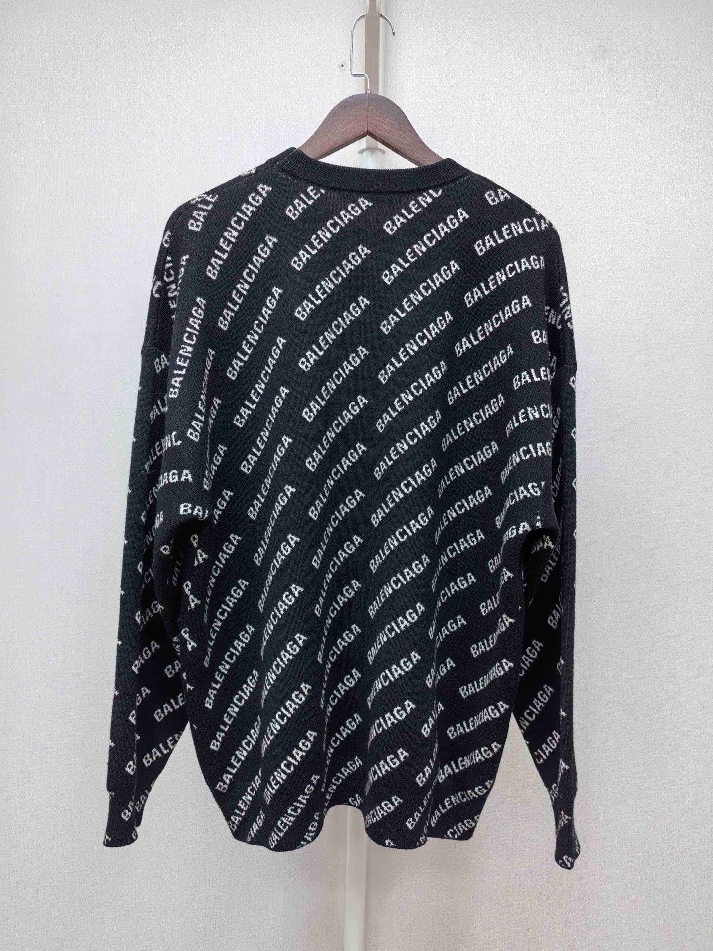 Balenciaga Balenciaga All-Over Logo Knit Sweater Size M Size US M / EU 48-50 / 2 - 2 Thumbnail