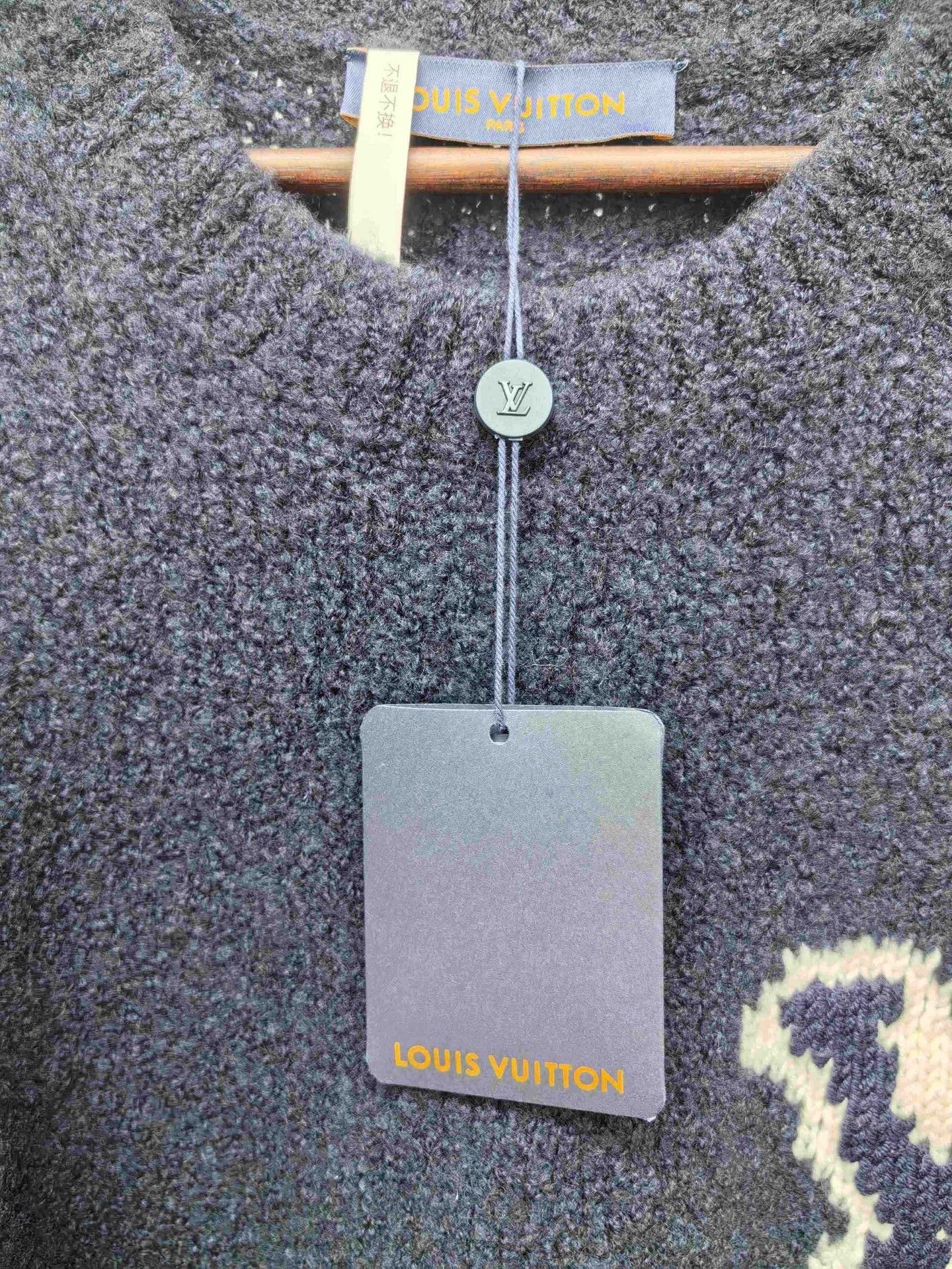 Louis Vuitton Louis Vuitton LV Logo Boucl¨¦ Knit Sweater XXL Size US XXL / EU 58 / 5 - 8 Thumbnail