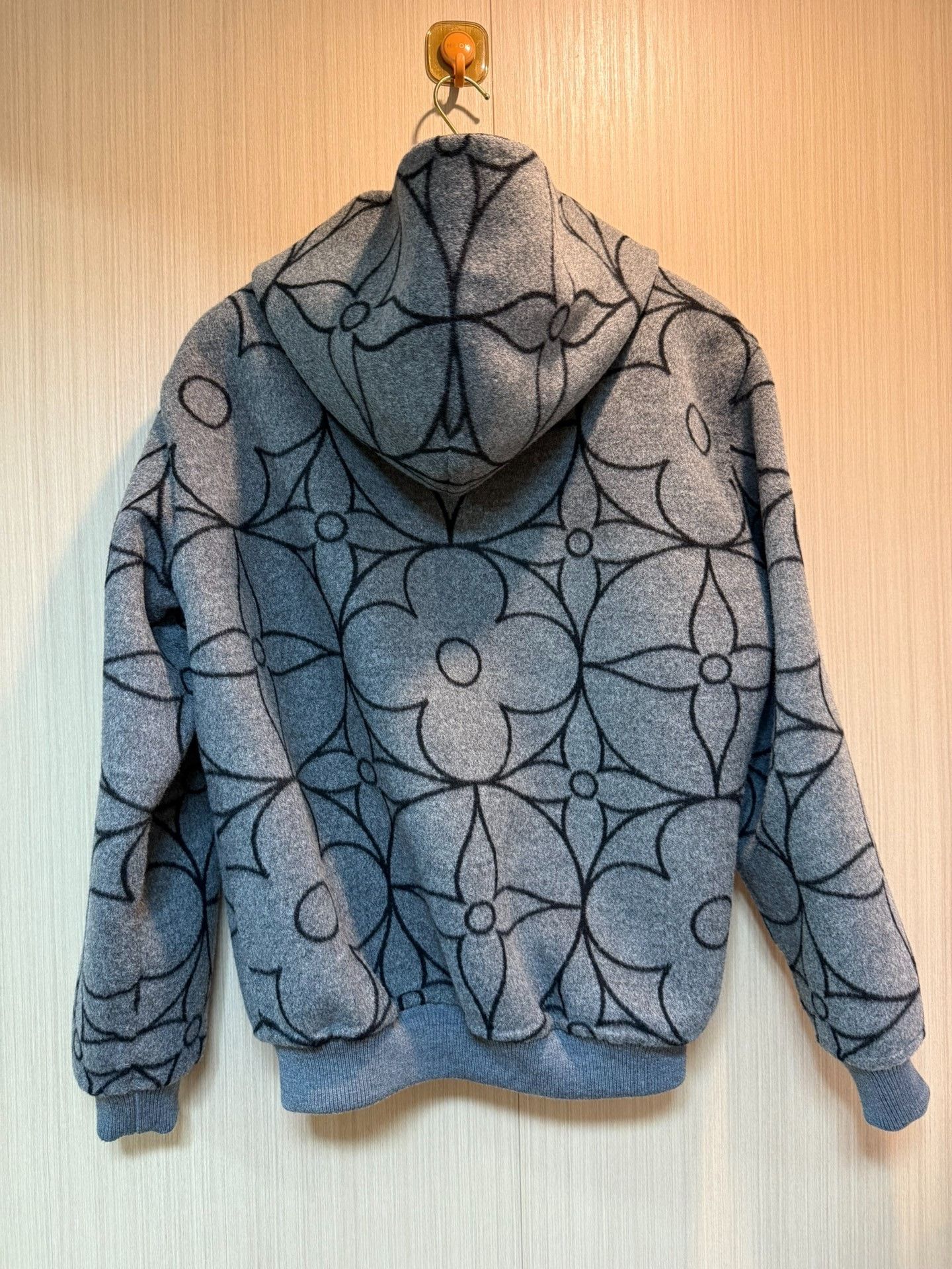 Louis Vuitton Louis Vuitton Reversible Monogram Cashmere Hoodie 50 Size US M / EU 48-50 / 2 - 4 Thumbnail