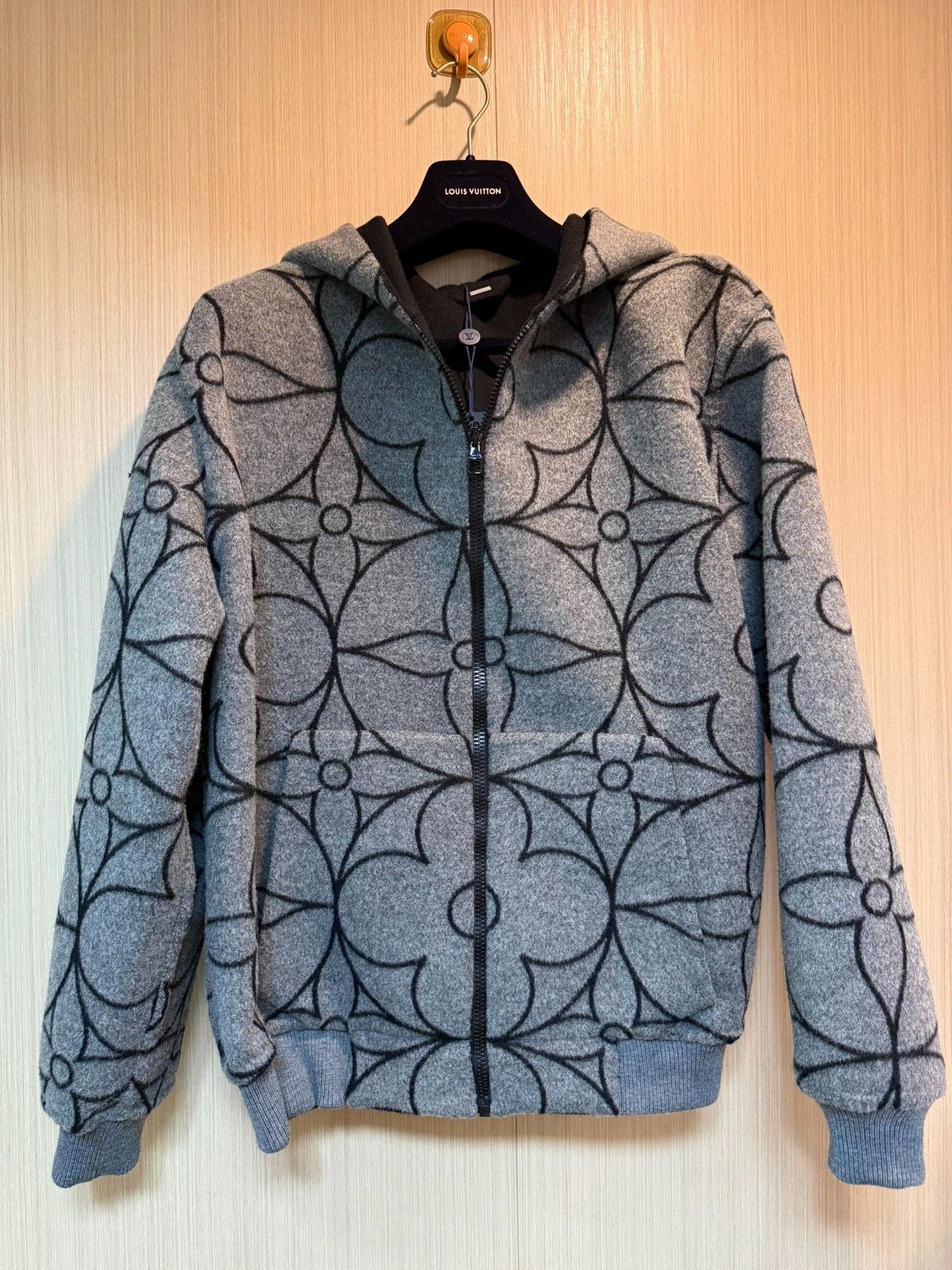 Louis Vuitton Louis Vuitton Reversible Monogram Cashmere Hoodie 50 Size US M / EU 48-50 / 2 - 3 Thumbnail