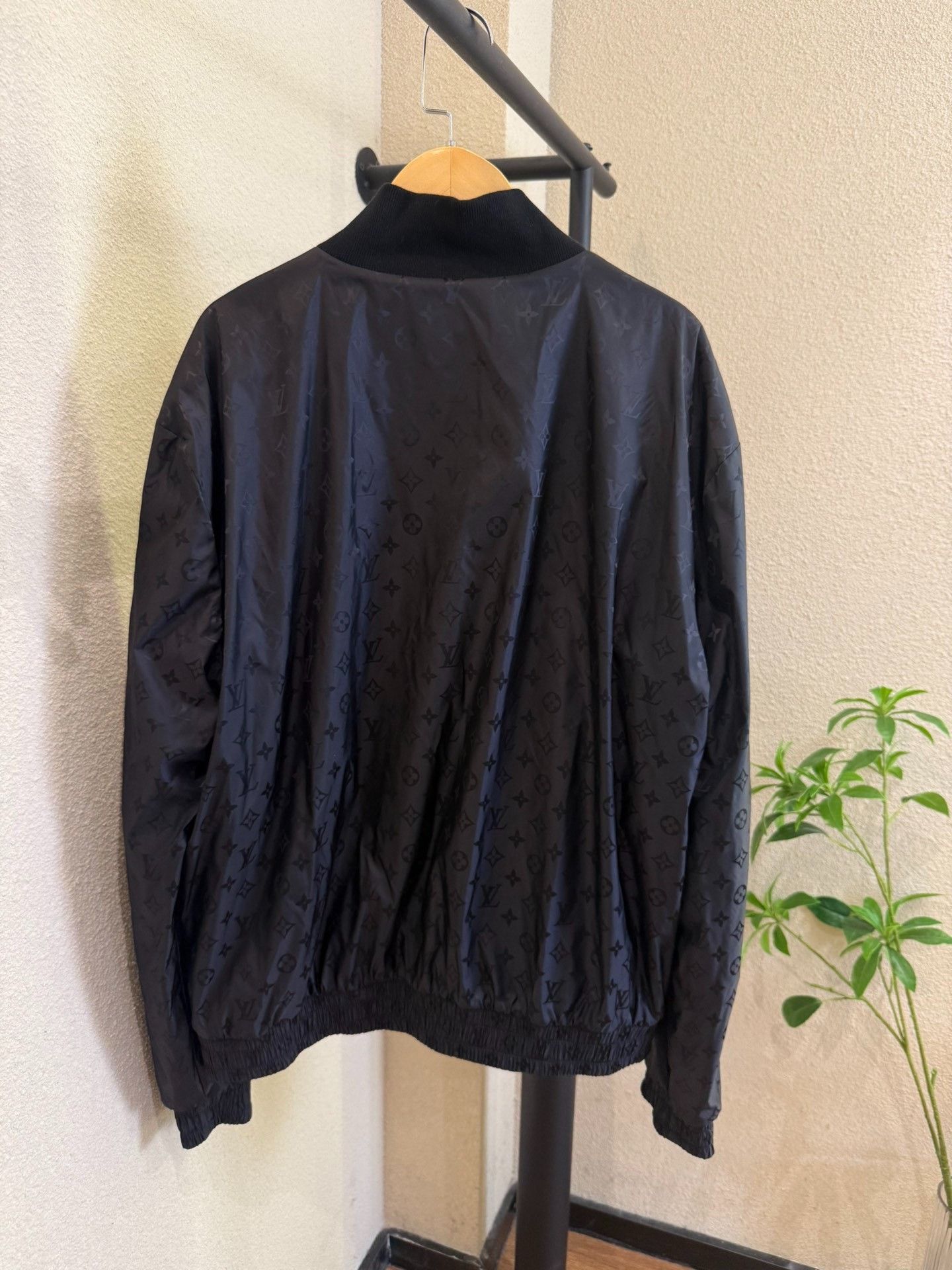 Louis Vuitton Louis Vuitton Reversible Monogram Bomber Jacket Size M Size US M / EU 48-50 / 2 - 2 Thumbnail