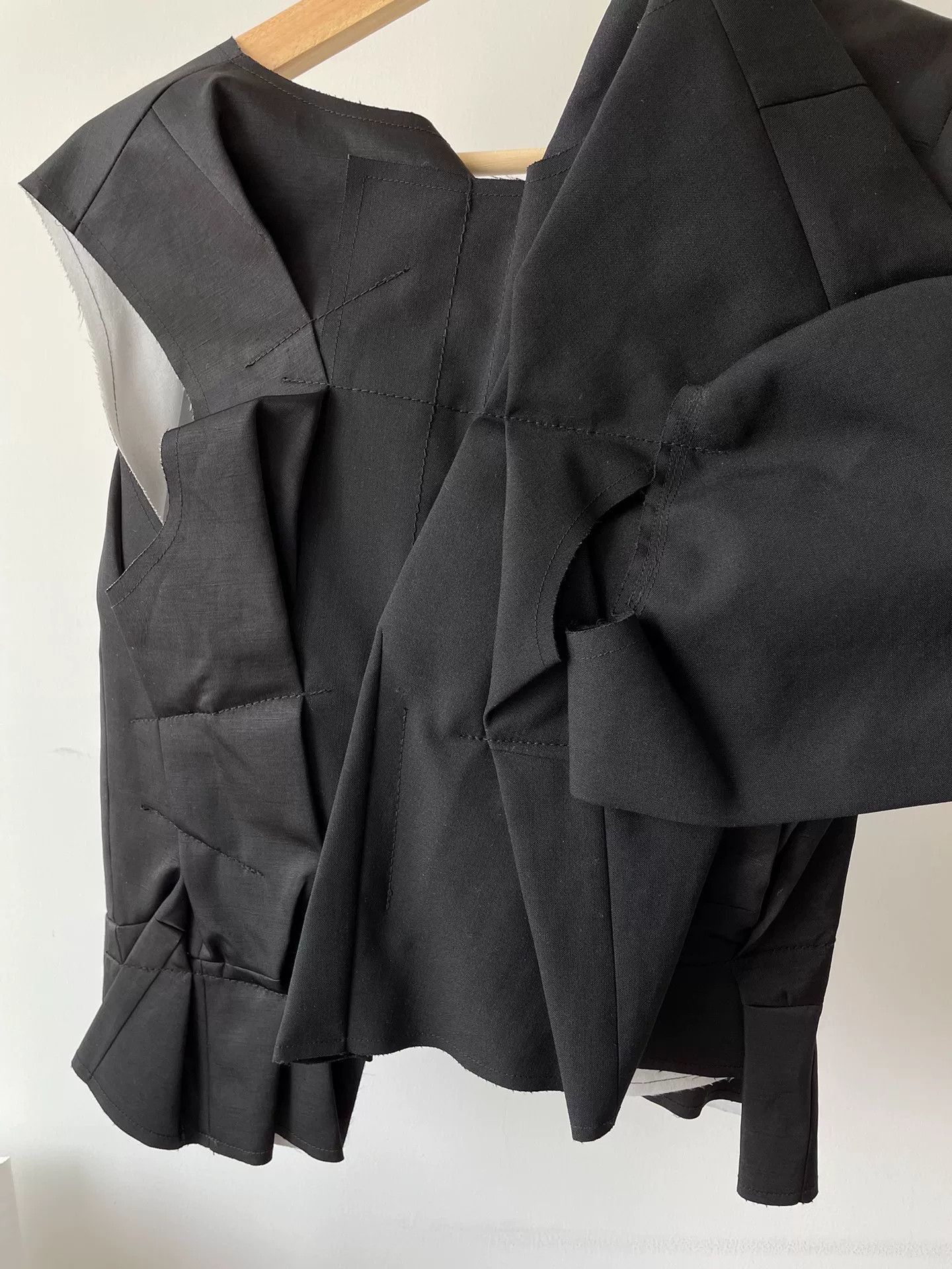 Comme des Garcons Comme des Garçons Runway Pleated Vest Size US S / EU 44-46 / 1 - 5 Thumbnail