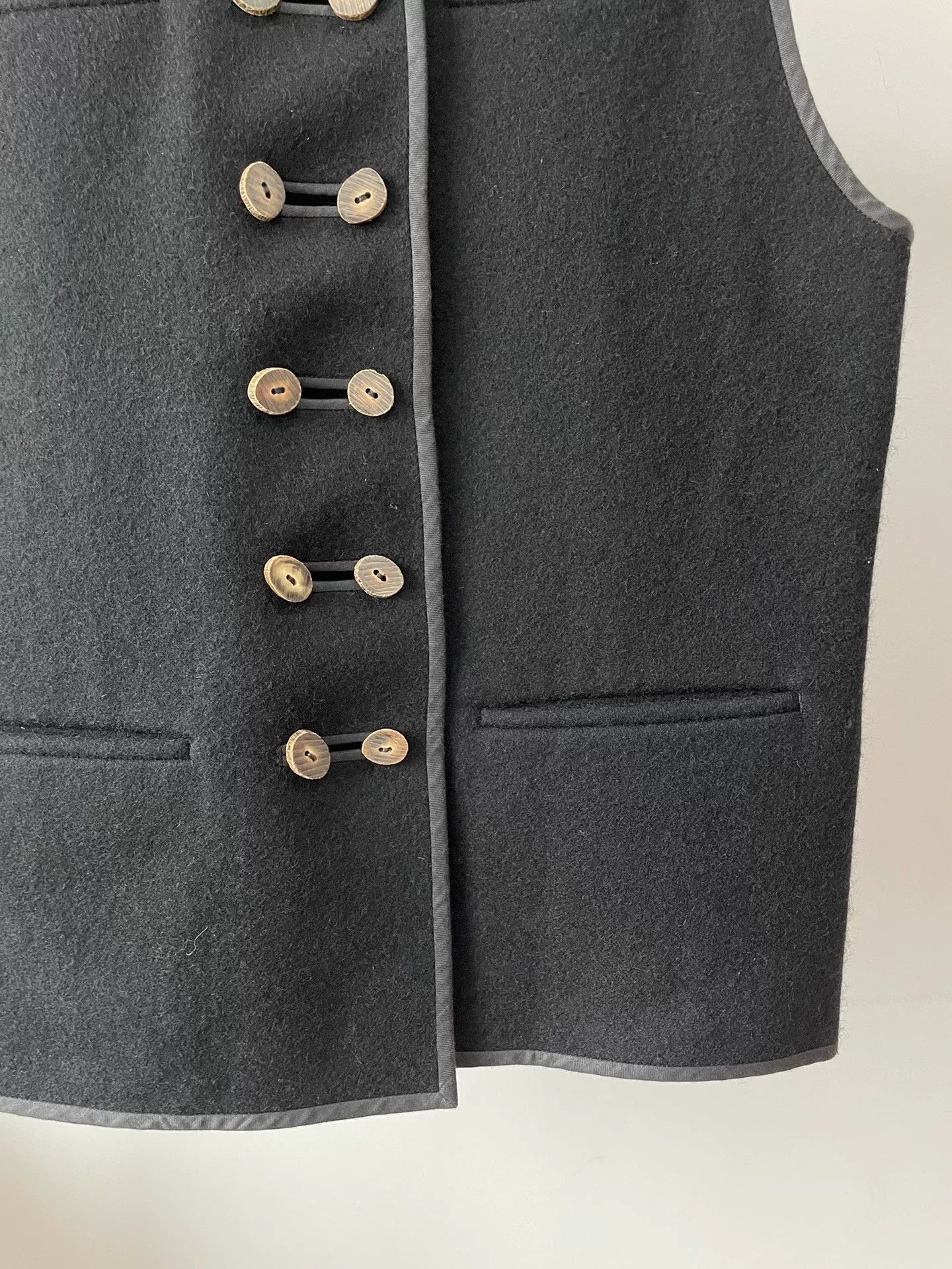 Comme des Garcons Comme des Garçons 1981 Paris Debut Wood Button Vest Size M / US 6-8 / IT 42-44 - 5 Thumbnail