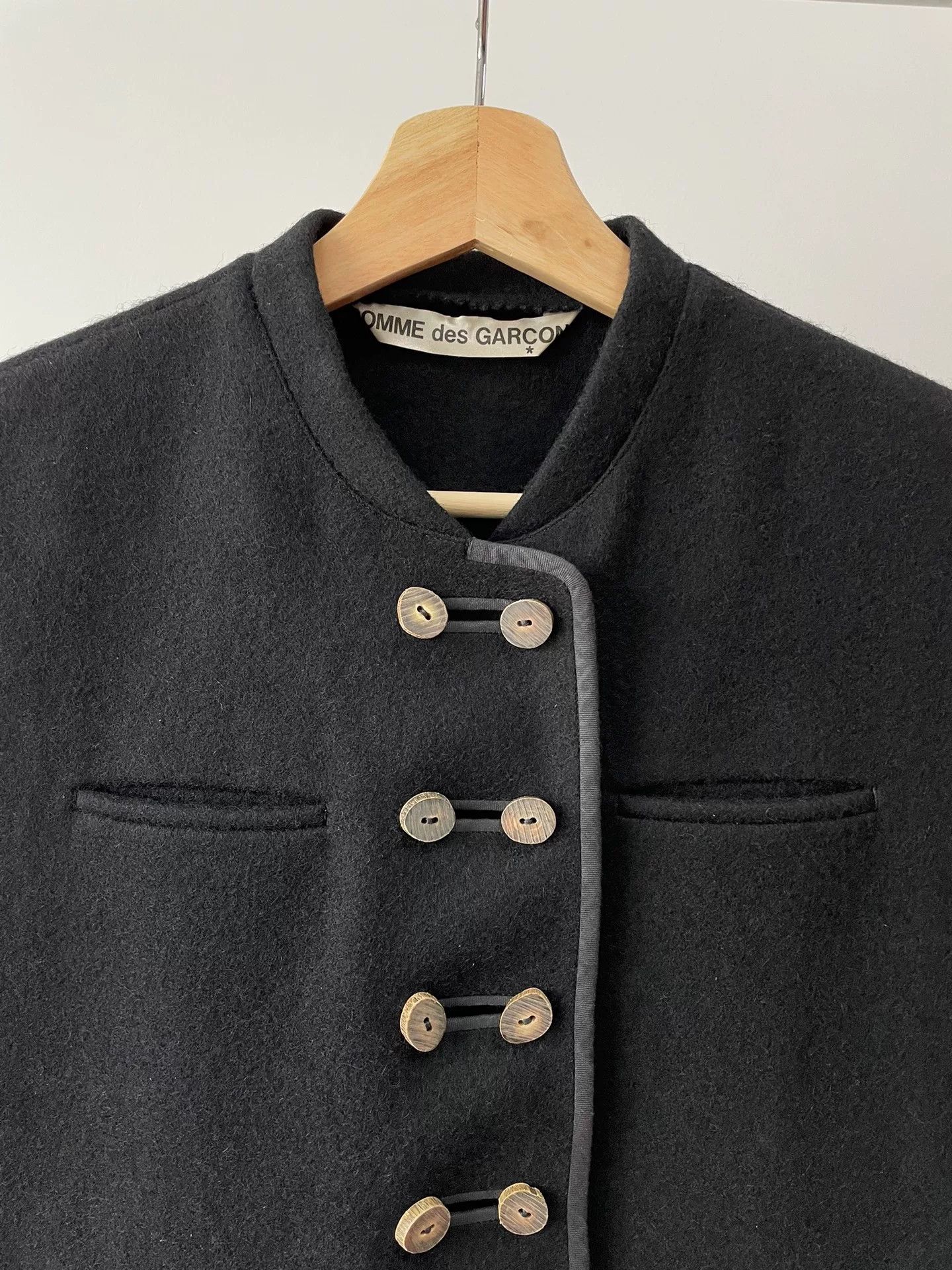 Comme des Garcons Comme des Garçons 1981 Paris Debut Wood Button Vest Size M / US 6-8 / IT 42-44 - 4 Thumbnail