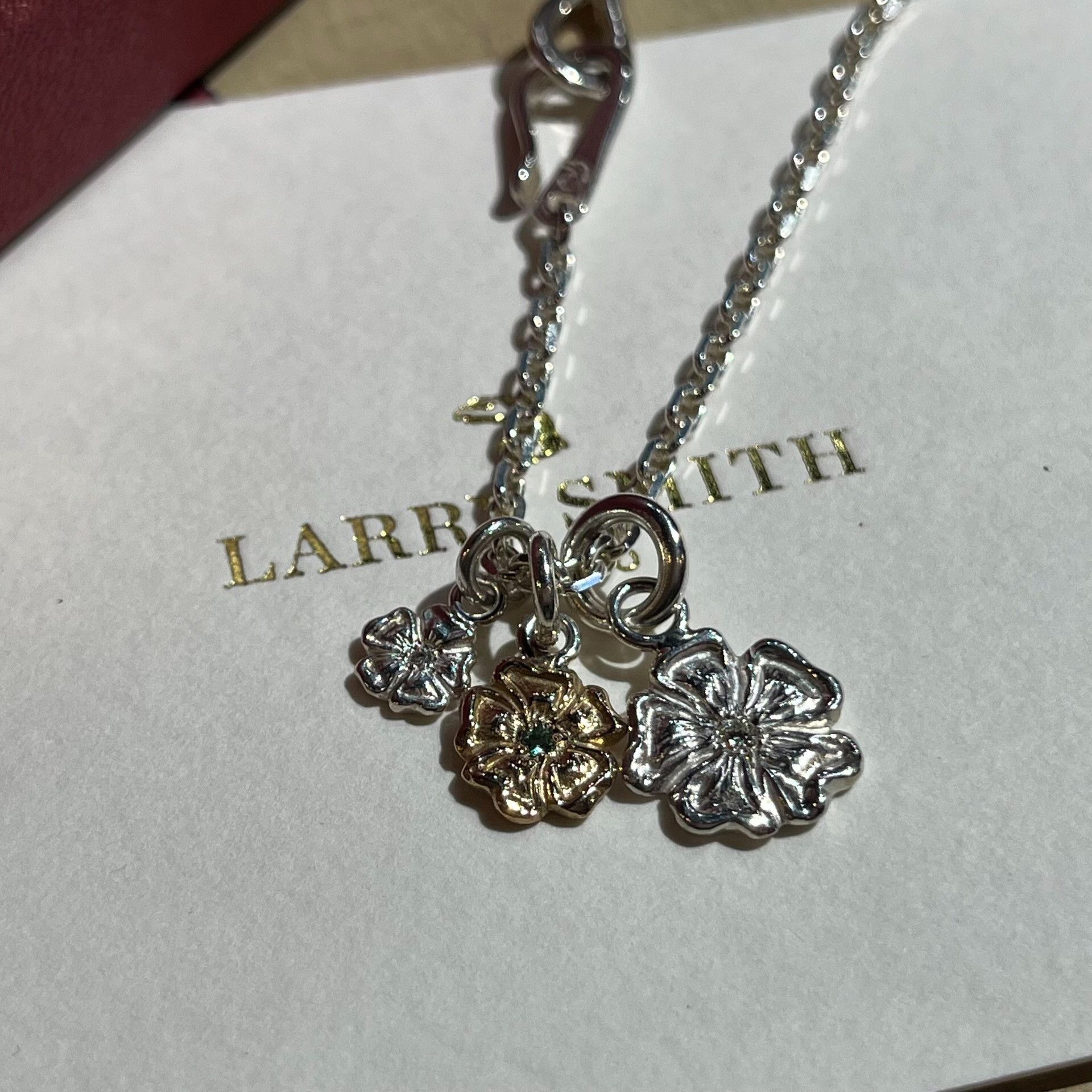 Larry Smith Larry Smith Three-Flower Gold Necklace Size ONE SIZE - 2 Thumbnail