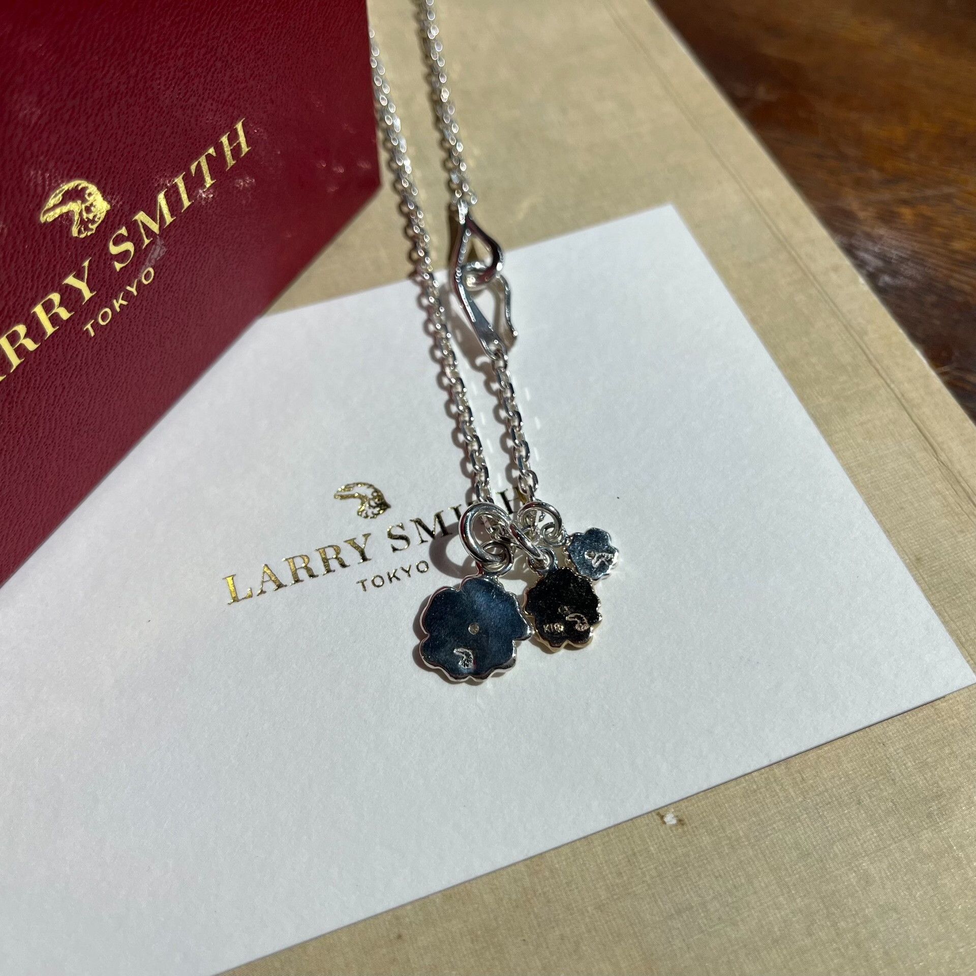Larry Smith Larry Smith Three-Flower Gold Necklace Size ONE SIZE - 3 Thumbnail