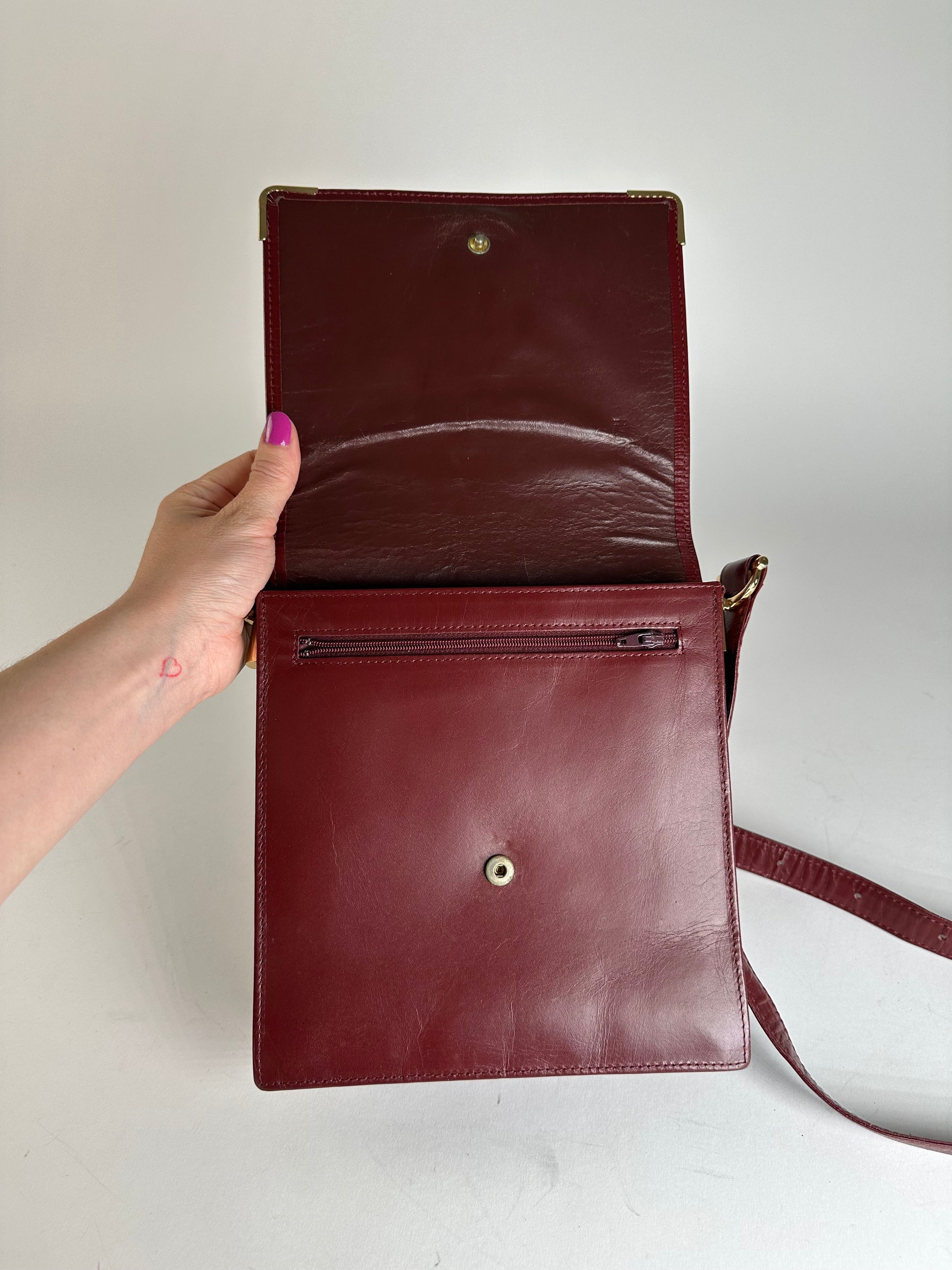 Cartier Vintage Leather Shoulder Bag Burgundy Size ONE SIZE - 11 Thumbnail