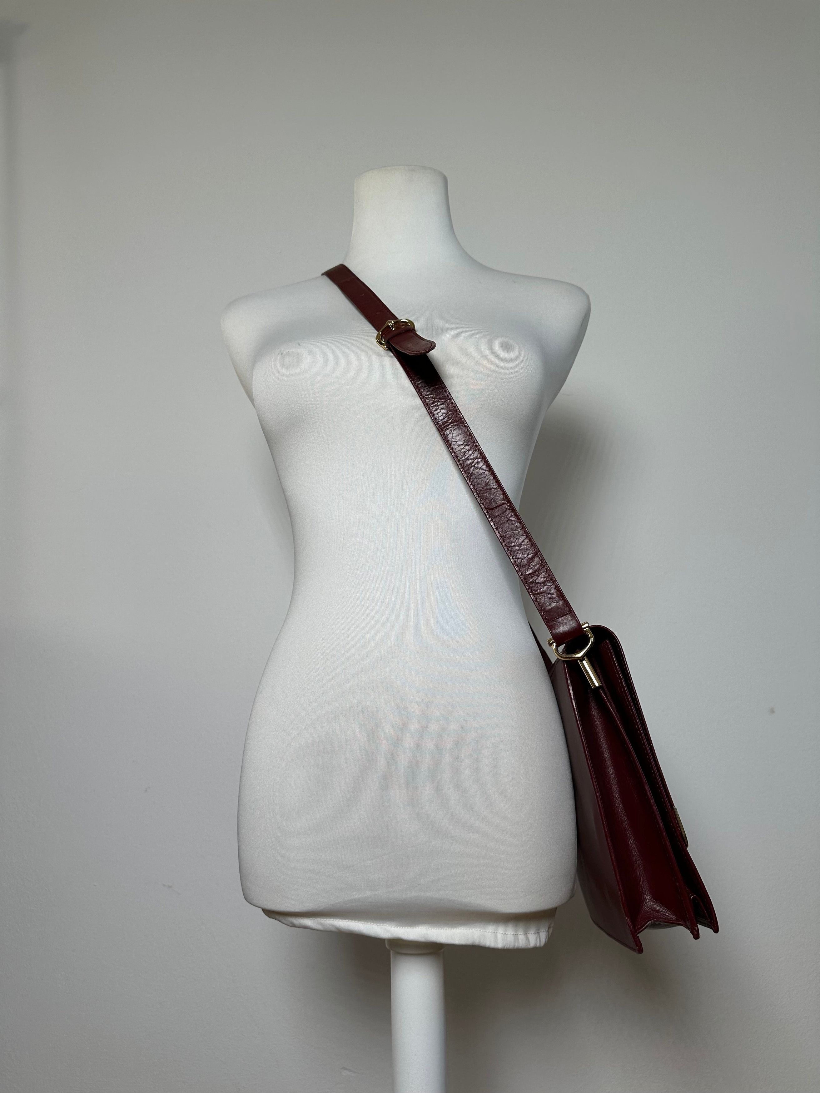 Cartier Vintage Leather Shoulder Bag Burgundy Size ONE SIZE - 9 Thumbnail