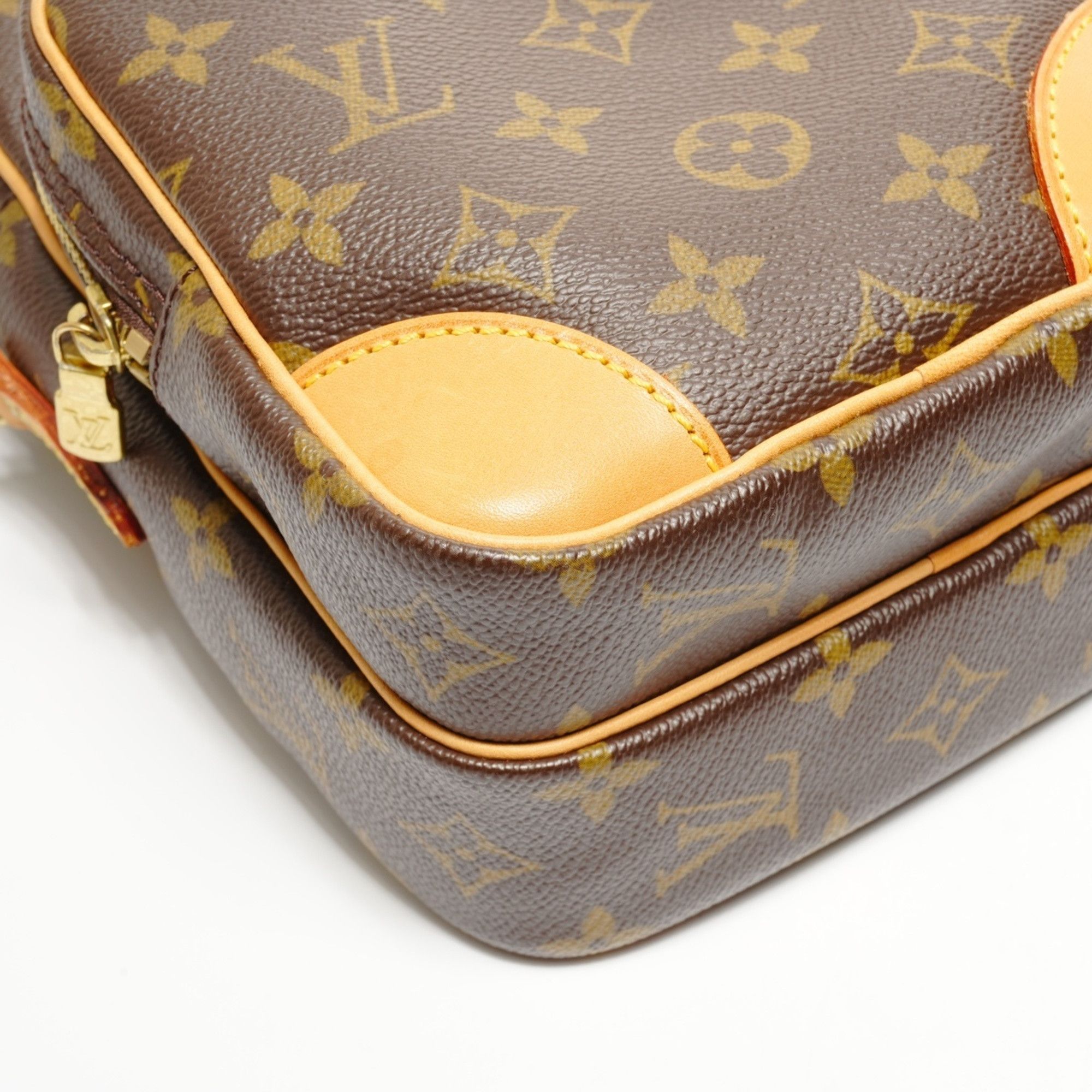 Louis Vuitton Louis Vuitton 2005 Amazon Monogram Shoulder Bag Brown Size ONE SIZE - 5 Thumbnail