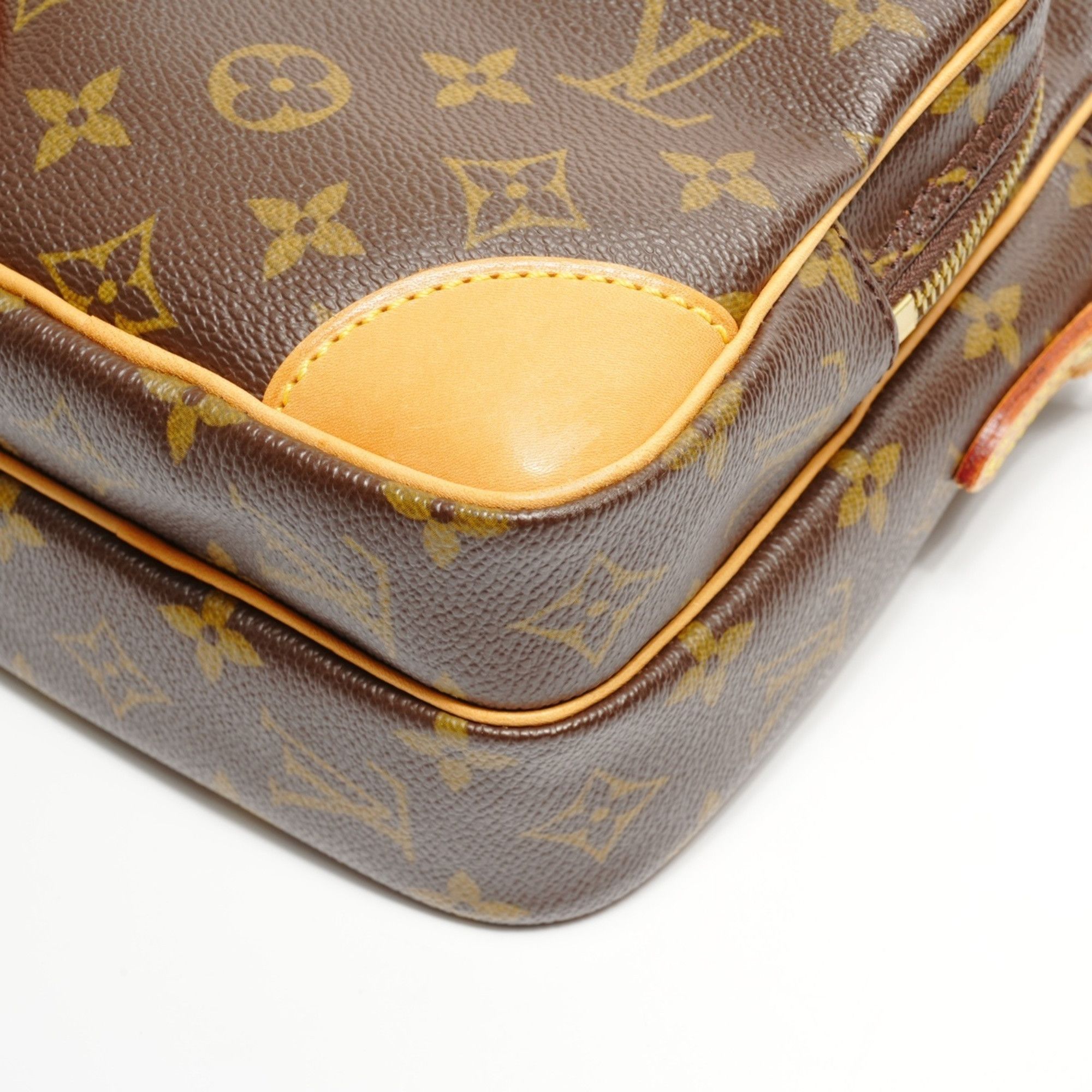 Louis Vuitton Louis Vuitton 2005 Amazon Monogram Shoulder Bag Brown Size ONE SIZE - 6 Thumbnail