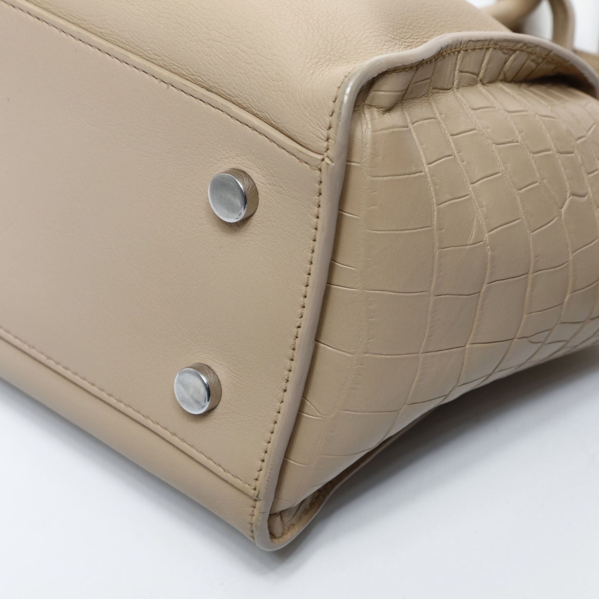 Yves Saint Laurent Yves Saint Laurent Downtown Cabas 2-way embossed leather handbag in beige Size ONE SIZE - 7 Thumbnail