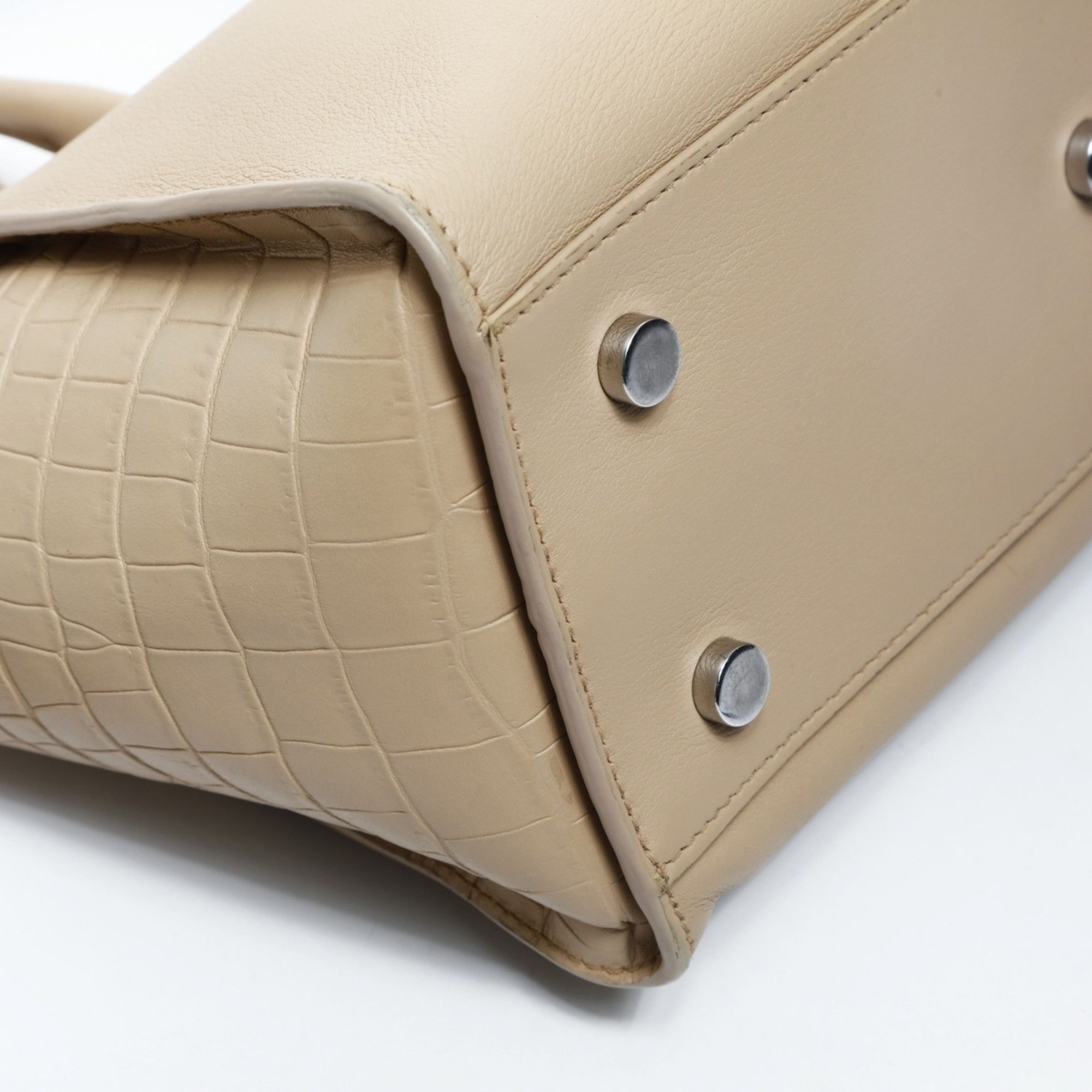 Yves Saint Laurent Yves Saint Laurent Downtown Cabas 2-way embossed leather handbag in beige Size ONE SIZE - 6 Thumbnail