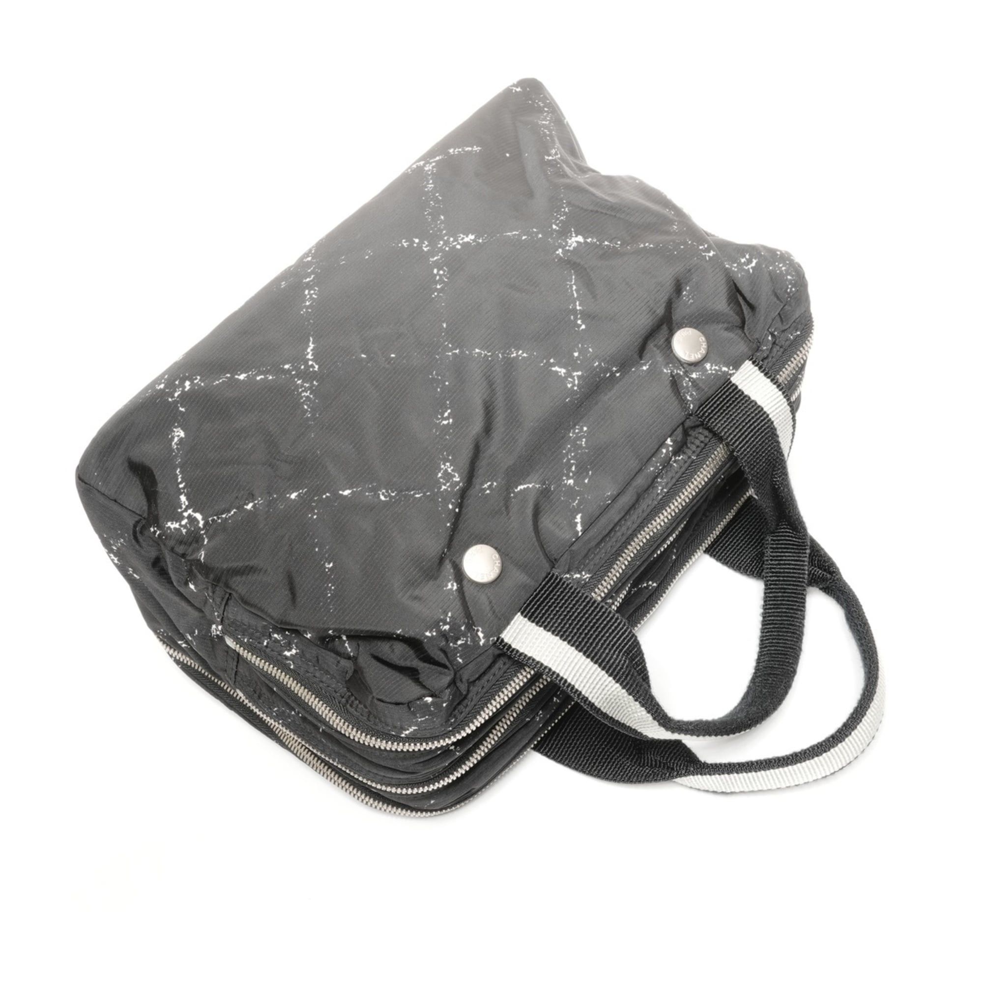 Chanel CHANEL No. 5 1997-1999 Nylon Travel Line Handbag in Black Size ONE SIZE - 10 Thumbnail