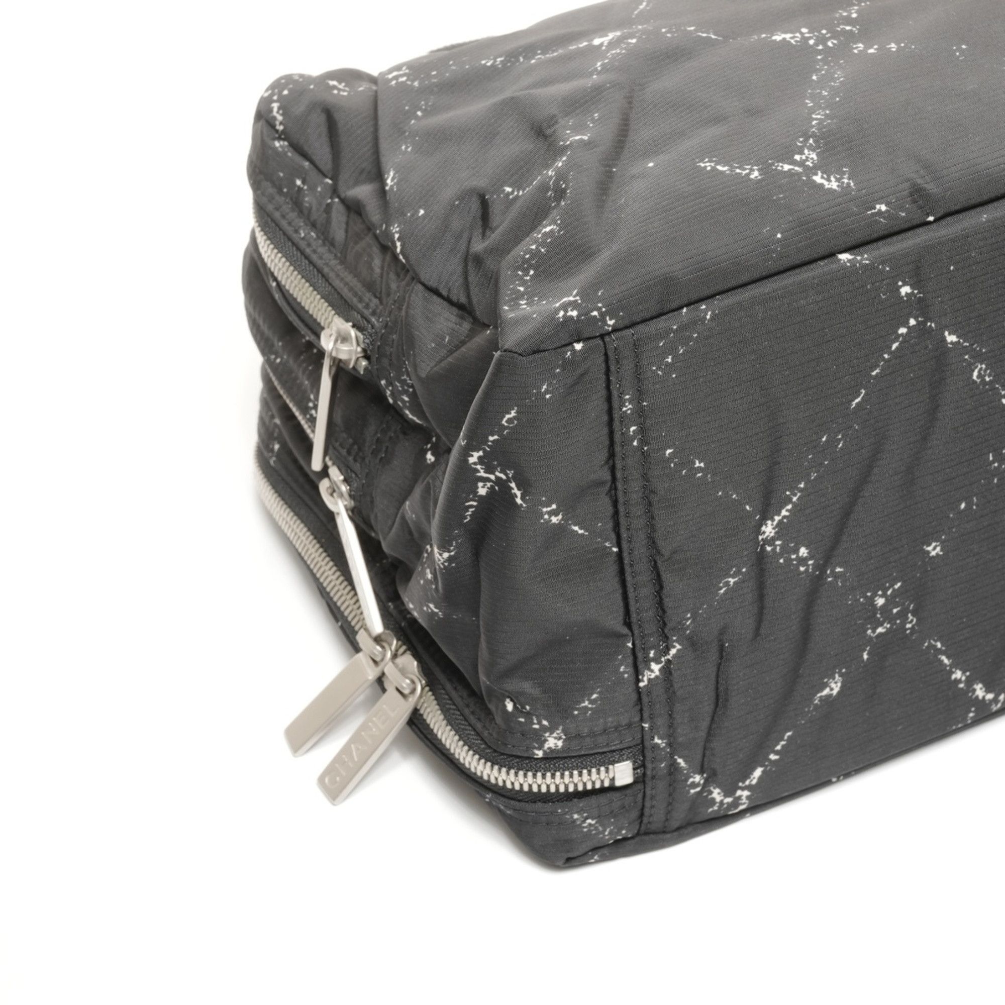 Chanel CHANEL No. 5 1997-1999 Nylon Travel Line Handbag in Black Size ONE SIZE - 7 Thumbnail