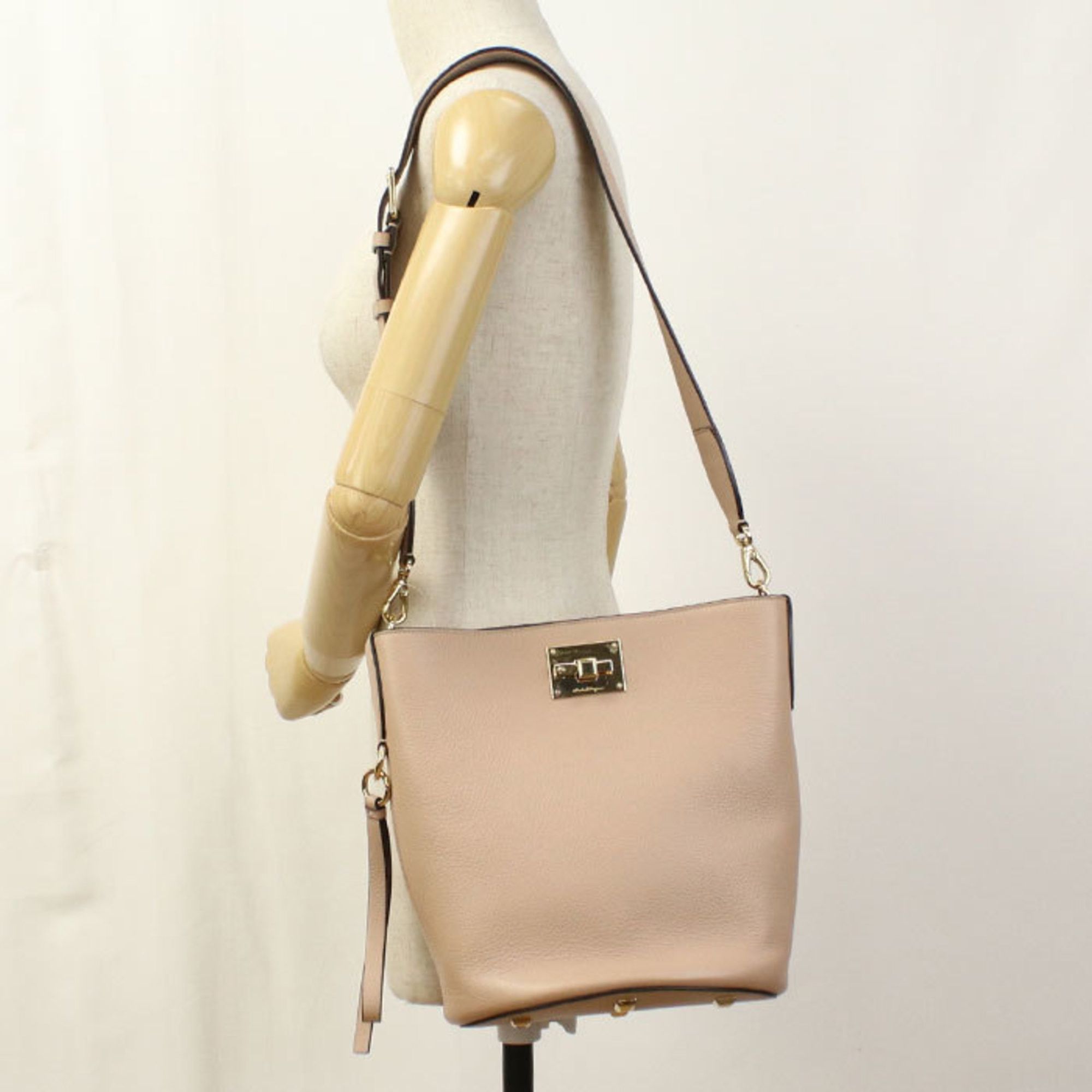 Salvatore Ferragamo Salvatore Ferragamo FERRAGAMO Ferragamo Gancini Shoulder Bag 21 2892 Women's Beige Size ONE SIZE - 9 Thumbnail