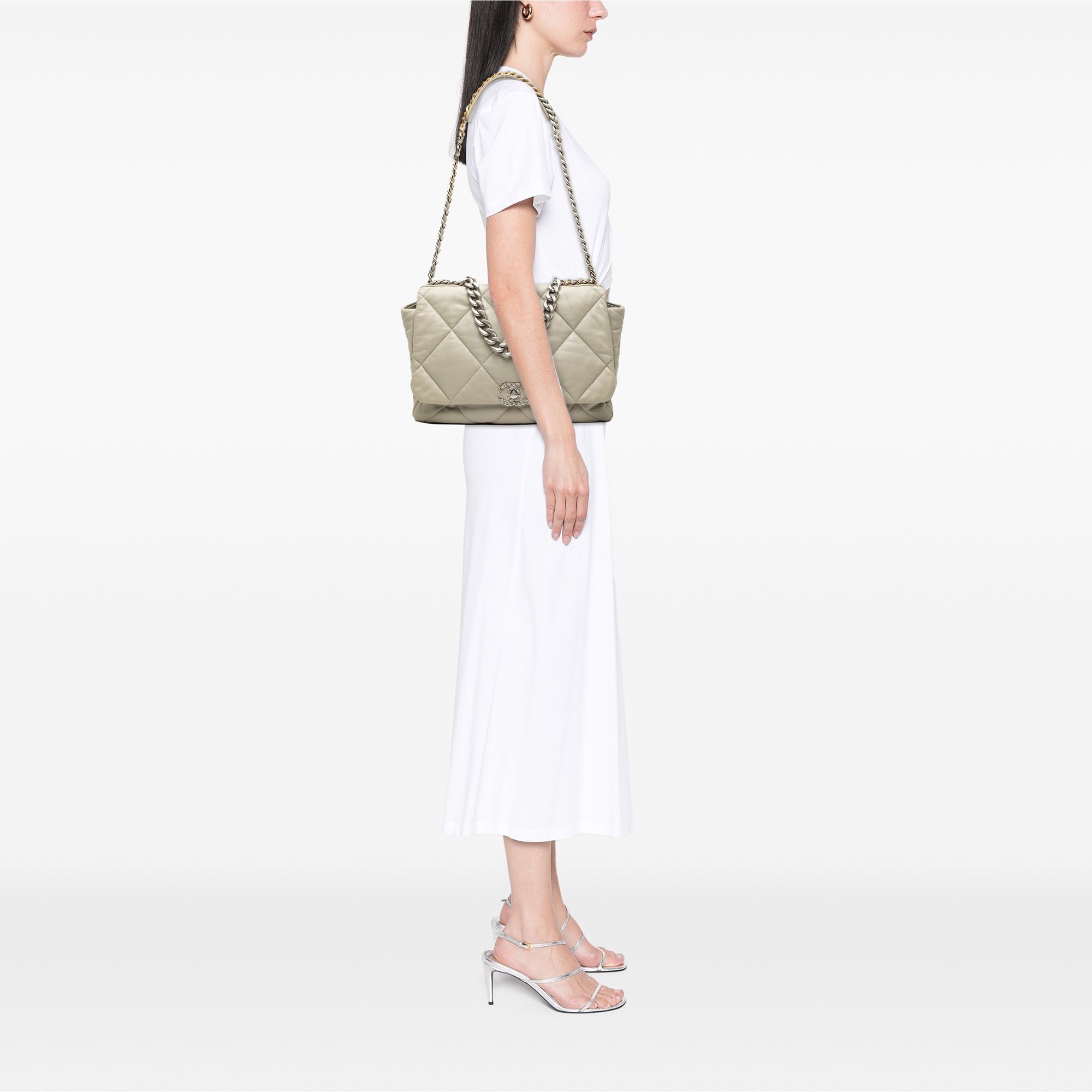 Chanel Maxi Lambskin 19 Flap Size ONE SIZE - 7 Thumbnail