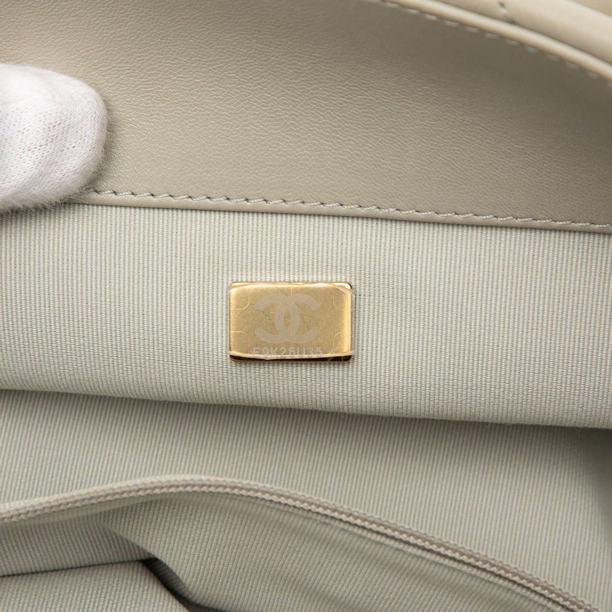 Chanel Maxi Lambskin 19 Flap Size ONE SIZE - 6 Thumbnail