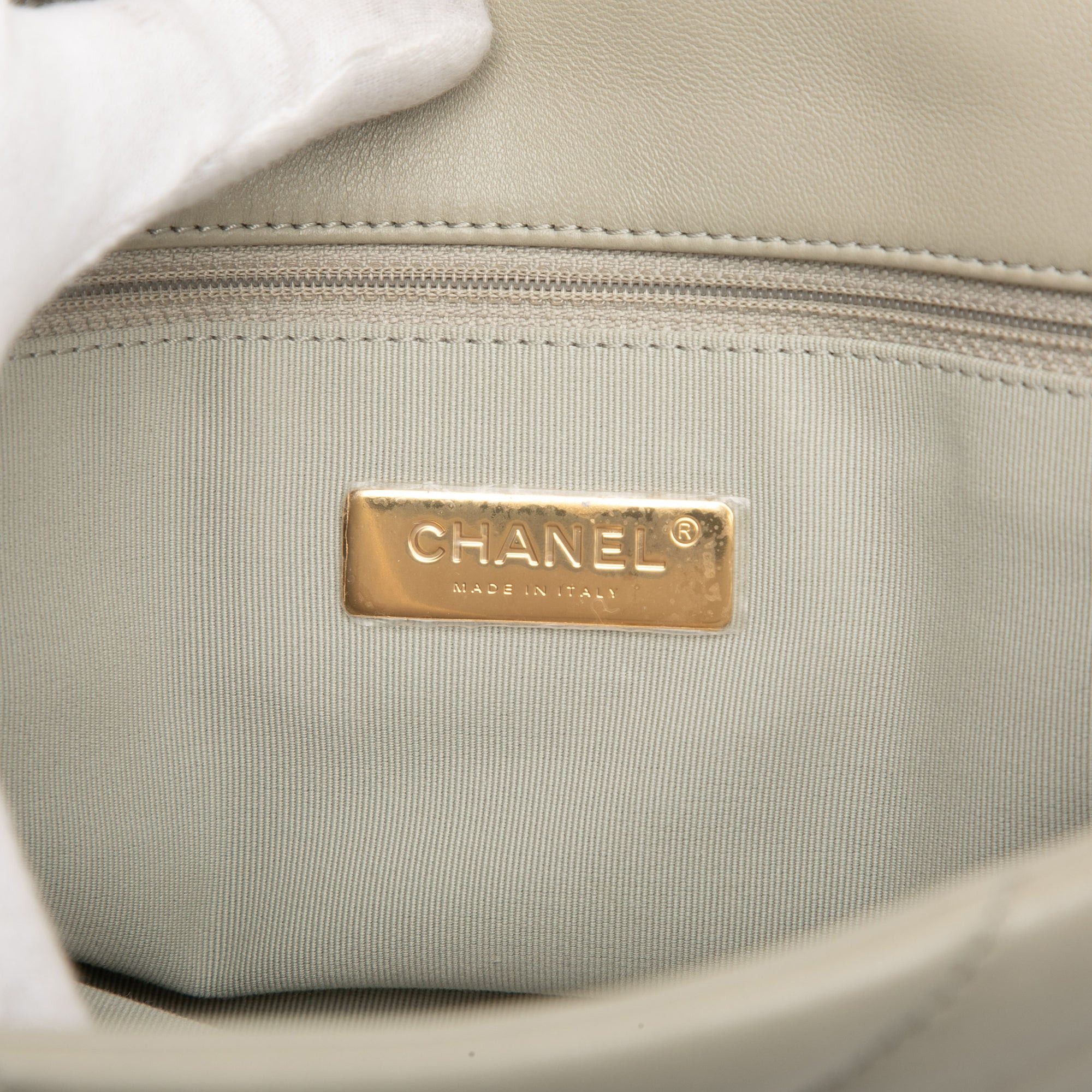 Chanel Maxi Lambskin 19 Flap Size ONE SIZE - 5 Thumbnail