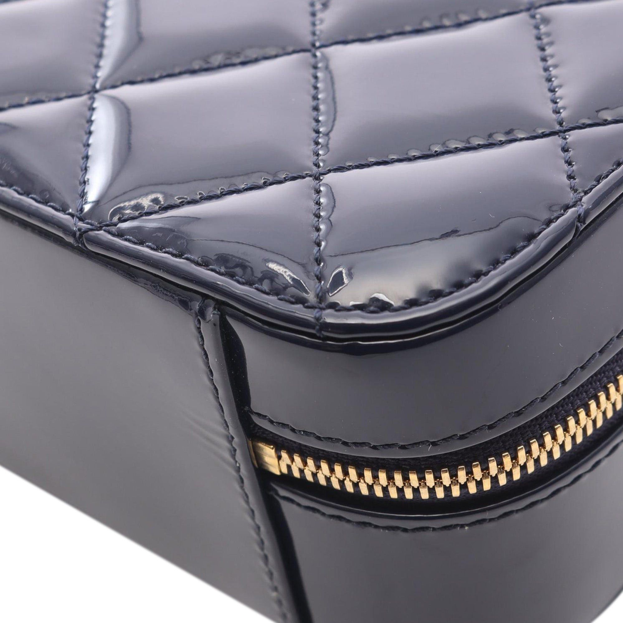 Chanel CC Quilted Patent Vanity Case Size ONE SIZE - 7 Thumbnail