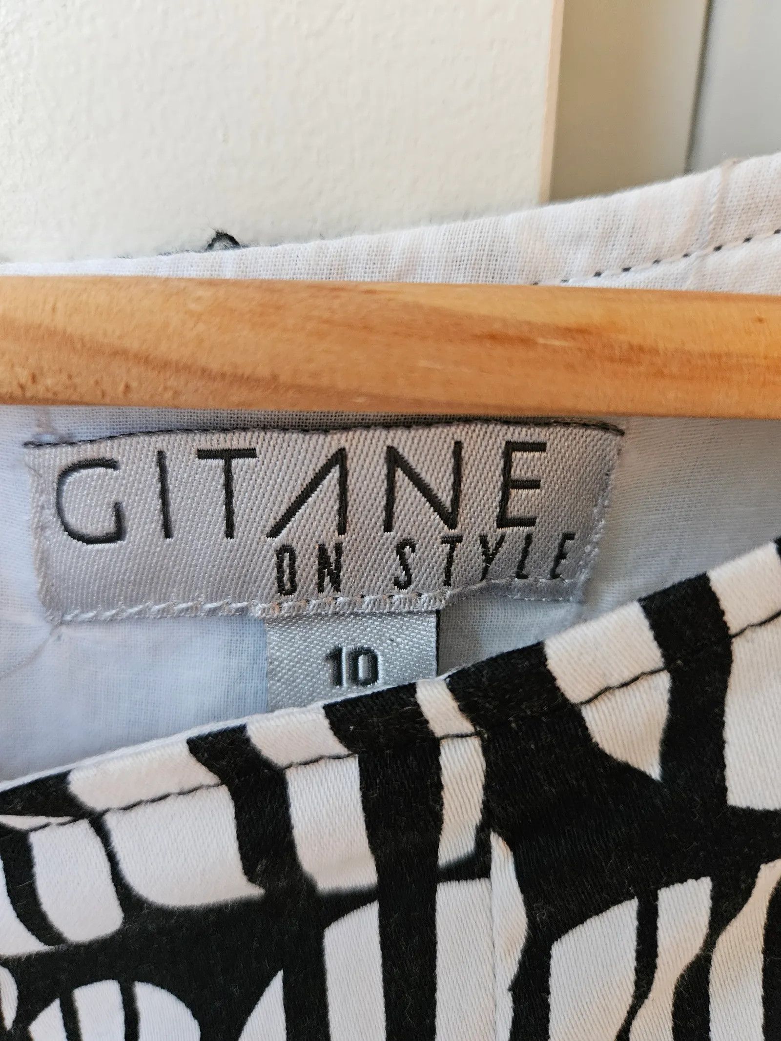 On Gitane on style Dress Size S / US 4 / IT 40 - 2 Thumbnail