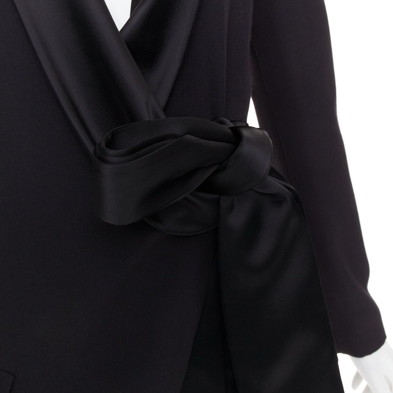 Alexandre Vauthier ALEXANDRE VAUTHIER COUTURE SS2018 Runway black wool pagoda shoulder satin tie blazer dress FR36 S Size S / US 4 / IT 40 - 2 Thumbnail
