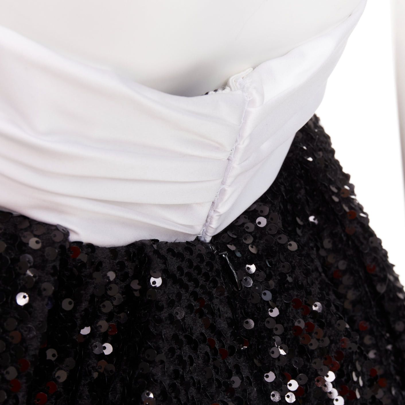 Alexandre Vauthier ALEXANDRE VAUTHIER SS2019 Runway white satin bow black sequin pouf mini dress Size S / US 4 / IT 40 - 7 Thumbnail