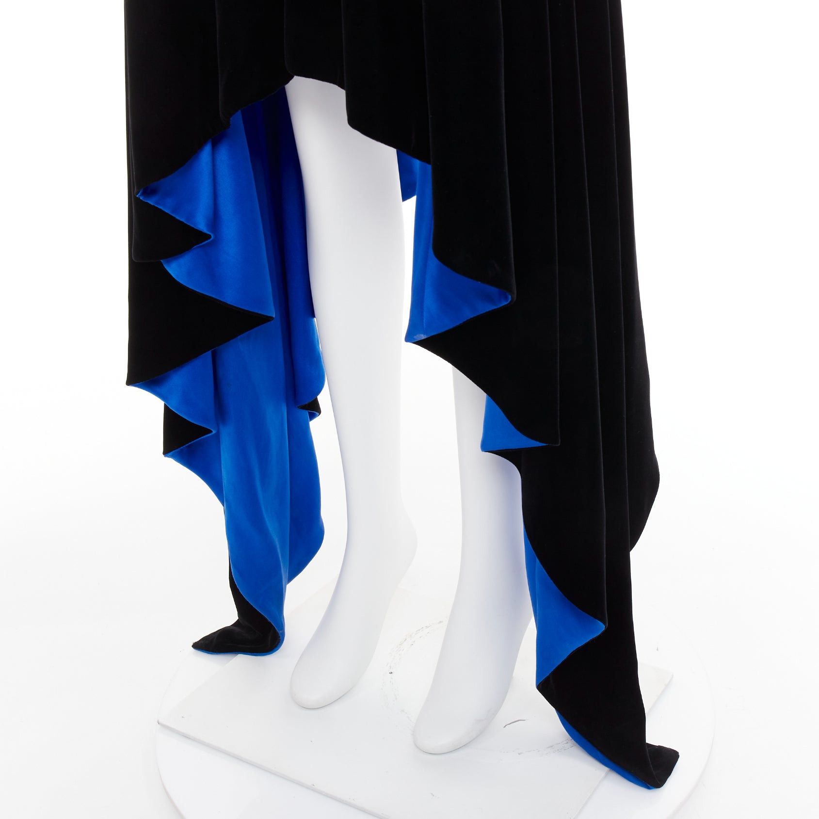Alexandre Vauthier ALEXANDRE VAUTHIER COUTURE AW2022 Runway black velvet cobalt blue lined symmetric slip dress Size S / US 4 / IT 40 - 10 Thumbnail