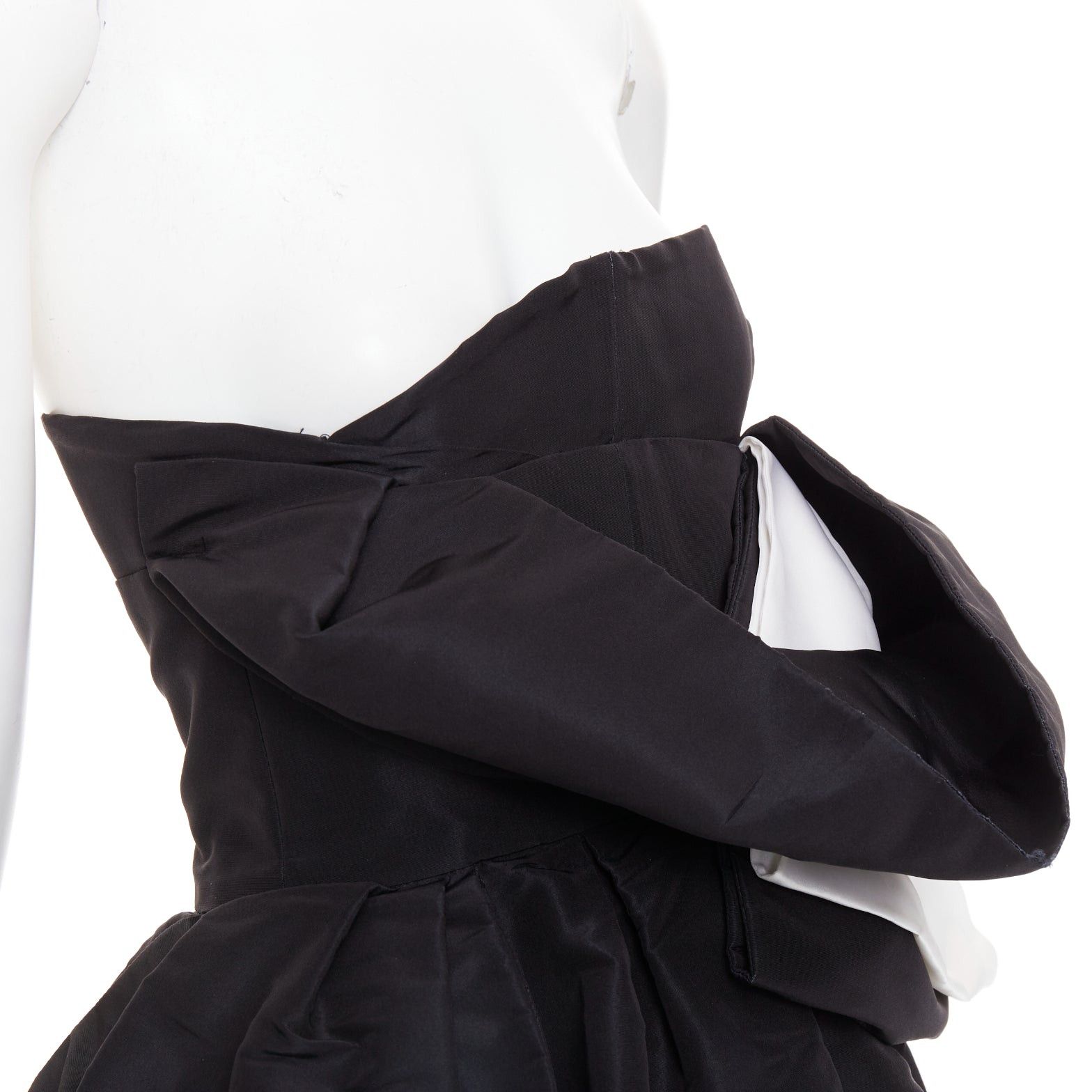 Alexandre Vauthier ALEXANDRE VAUTHIER COUTURE AW2018 Runway black cream exaggerated bow draped asymmetric gown Size S / US 4 / IT 40 - 10 Thumbnail