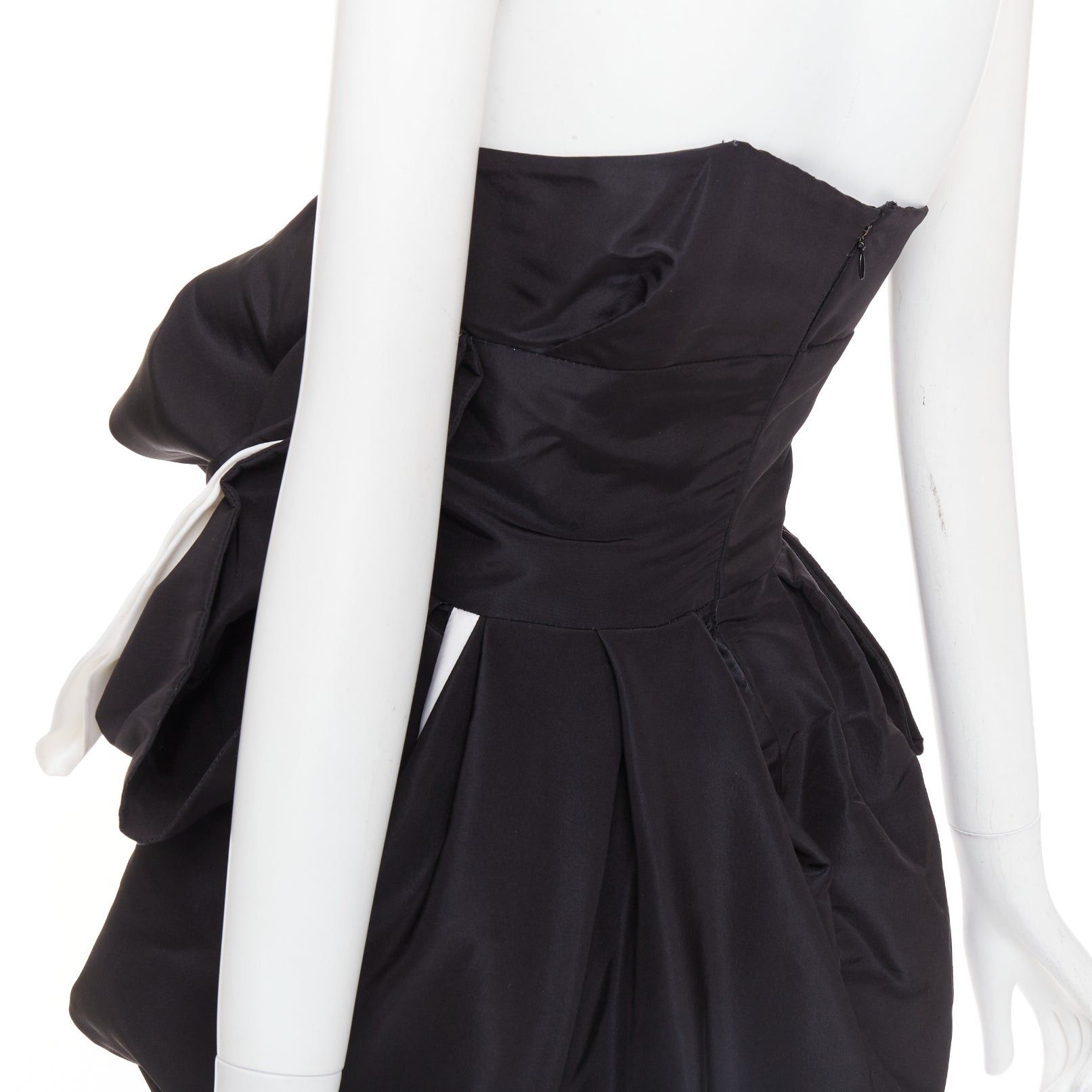 Alexandre Vauthier ALEXANDRE VAUTHIER COUTURE AW2018 Runway black cream exaggerated bow draped asymmetric gown Size S / US 4 / IT 40 - 7 Thumbnail