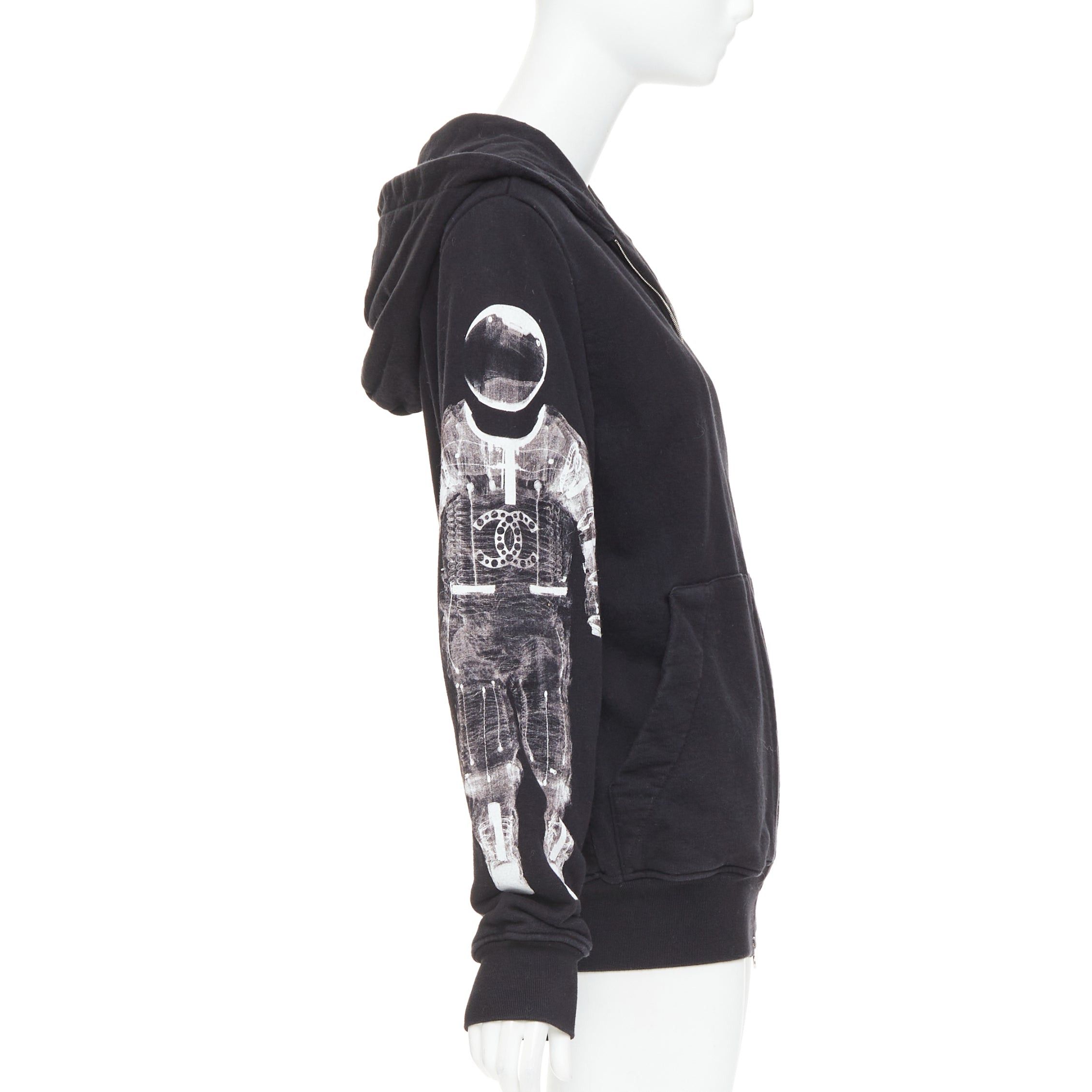Chanel rare CHANEL 2017 Astronaut print sleeve black cotton zip up hoodie FR46 2XL Size XL / US 12-14 / IT 48-50 - 5 Thumbnail
