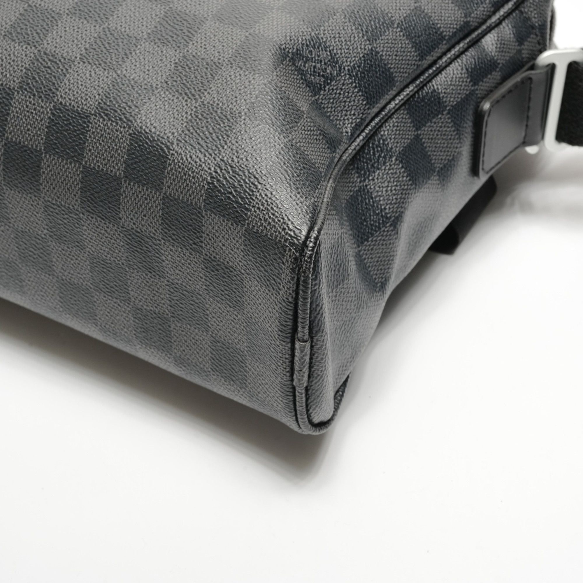 Louis Vuitton Louis Vuitton 2017 Damier Graphite Horizon Shoulder Bag in Black (WS27117) Size ONE SIZE - 6 Thumbnail