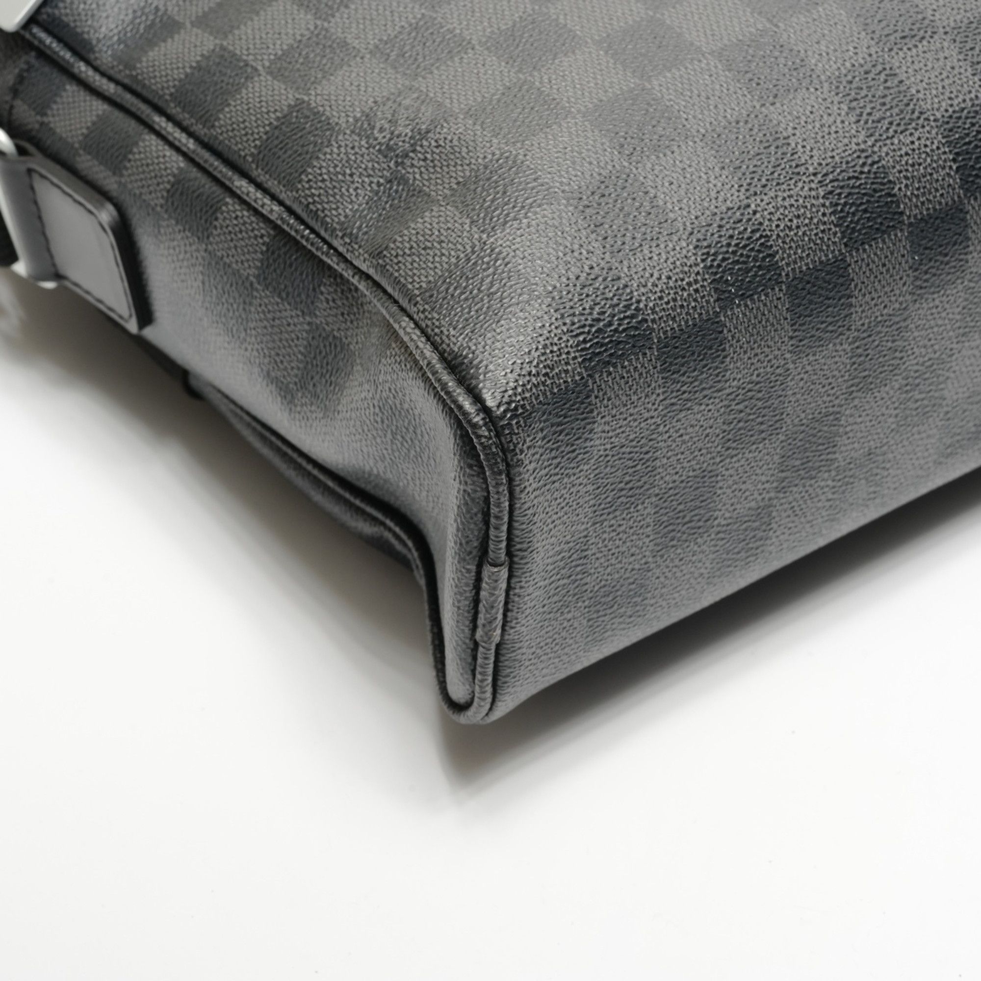 Louis Vuitton Louis Vuitton 2017 Damier Graphite Horizon Shoulder Bag in Black (WS27117) Size ONE SIZE - 5 Thumbnail