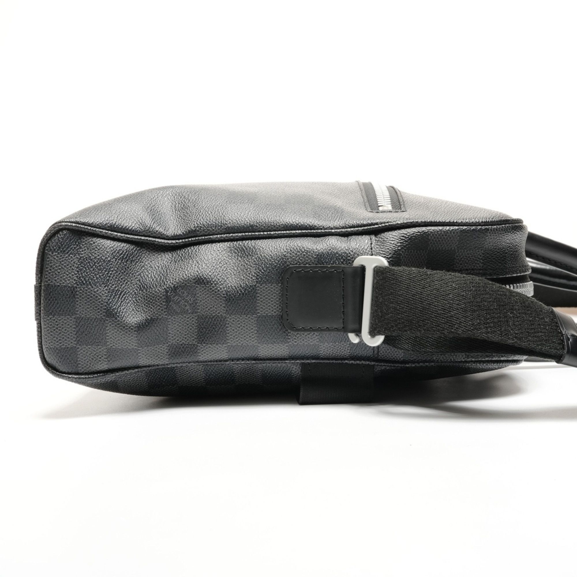 Louis Vuitton Louis Vuitton 2017 Damier Graphite Horizon Shoulder Bag in Black (WS27117) Size ONE SIZE - 4 Thumbnail