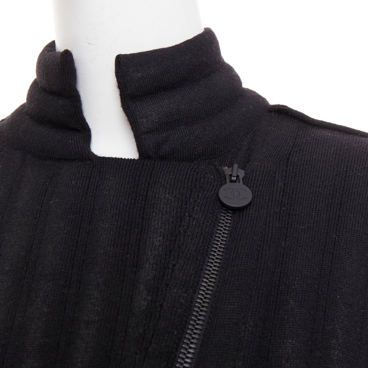 Chanel CHANEL 100% wool black metallic coated CC logo back tubular padded biker jacket FR34 XS Size XS / US 0-2 / IT 36-38 - 10 Thumbnail