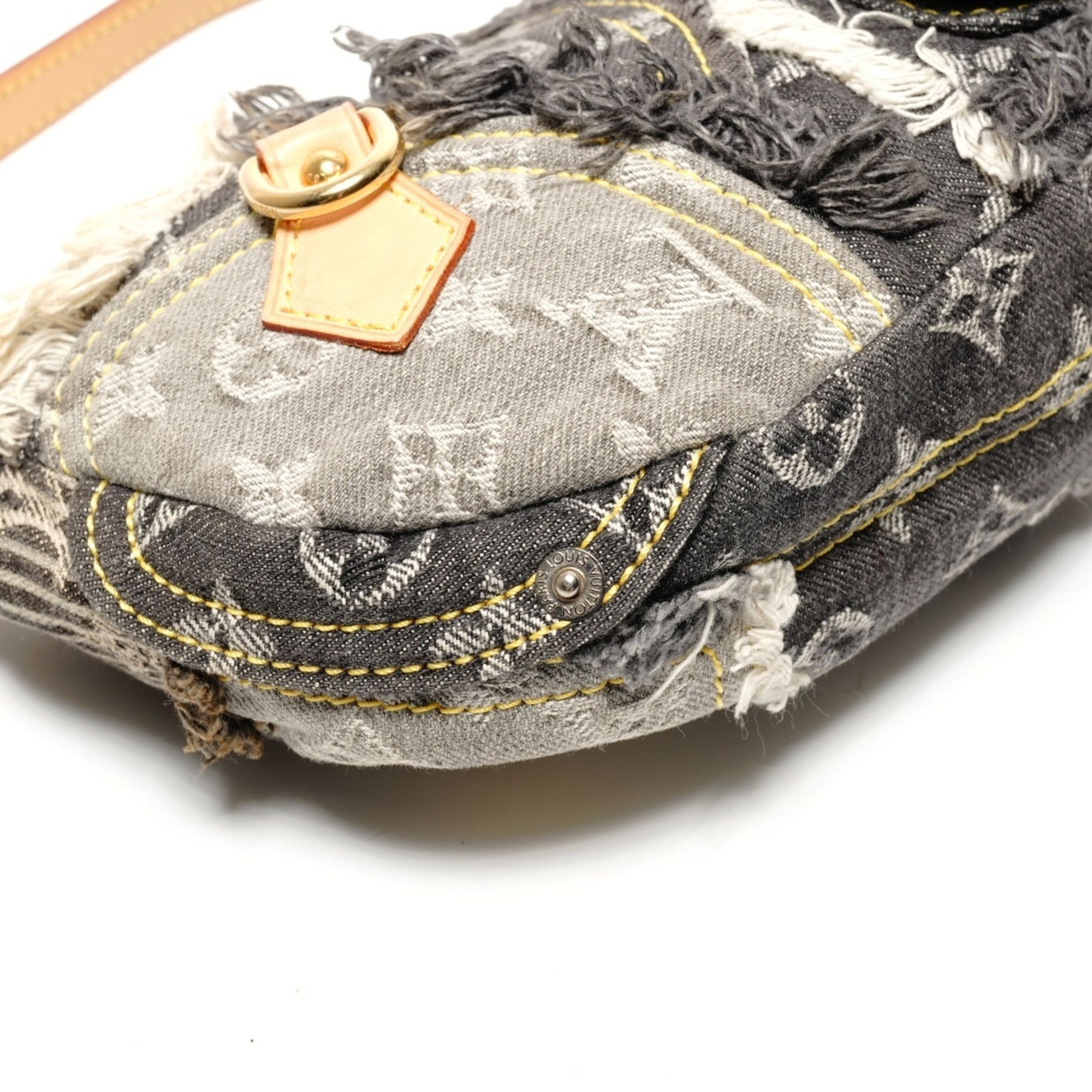 Louis Vuitton Louis Vuitton 2007 Monogram Denim Patchwork Pouch Shoulder Bag, Gray, WS27229 Size ONE SIZE - 6 Thumbnail