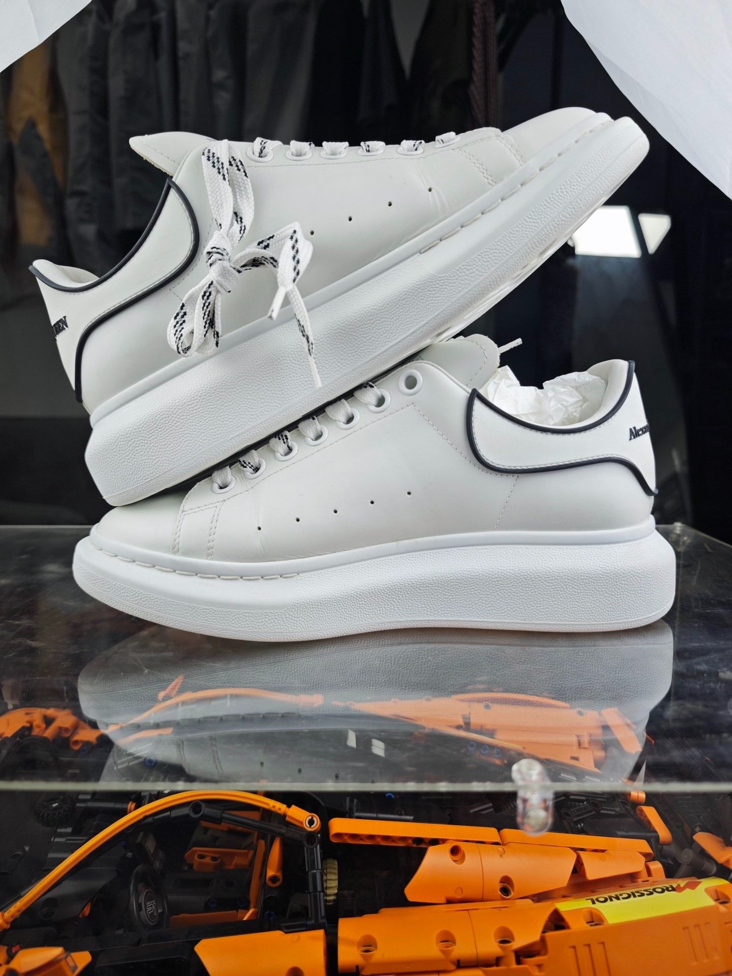 Alexander McQueen Alexander McQueen Black Lowtop Sneakers 8.5 Men Size US 8.5 / EU 41-42 - 6 Thumbnail
