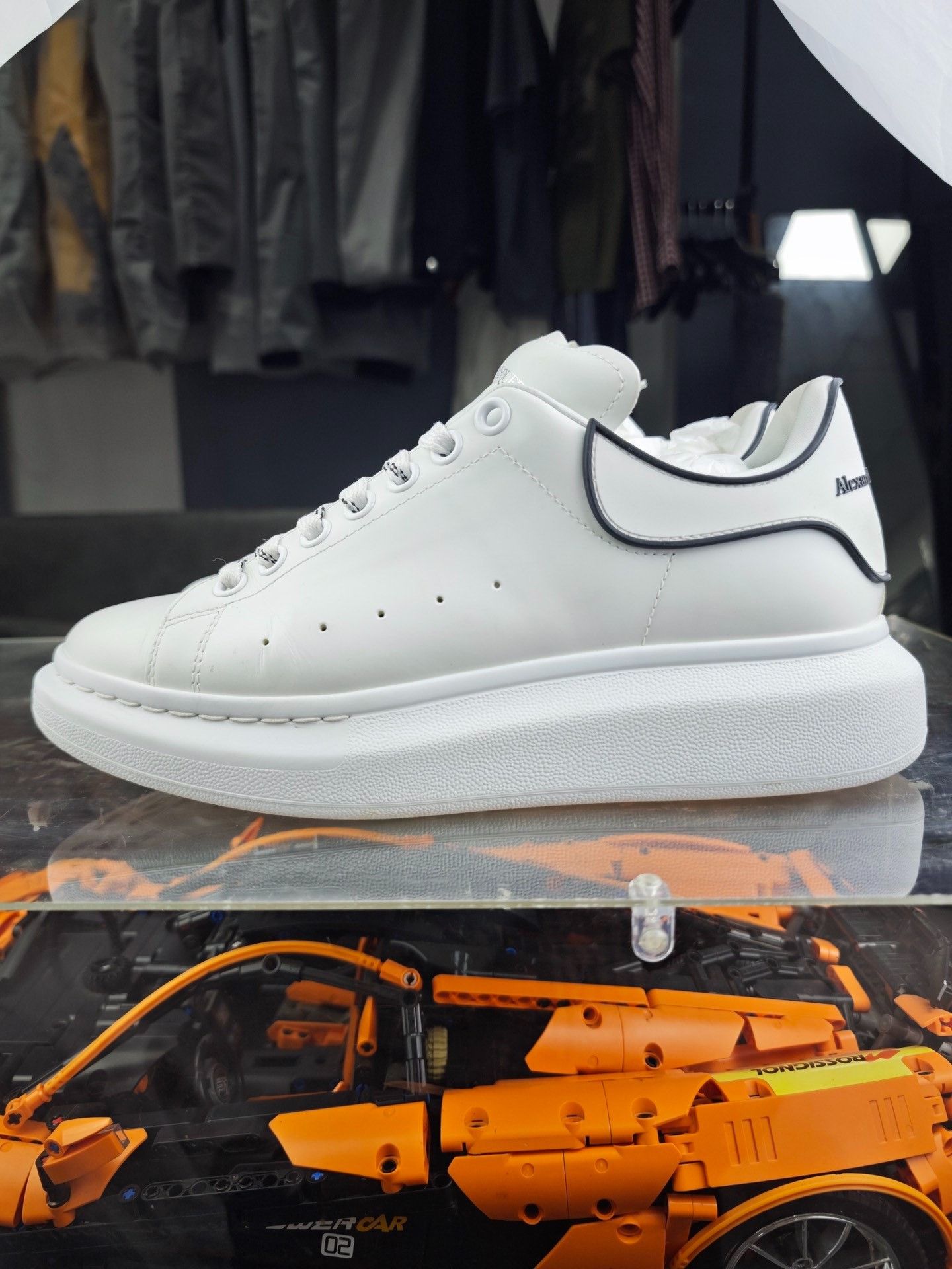 Alexander McQueen Alexander McQueen Black Lowtop Sneakers 8.5 Men Size US 8.5 / EU 41-42 - 7 Thumbnail