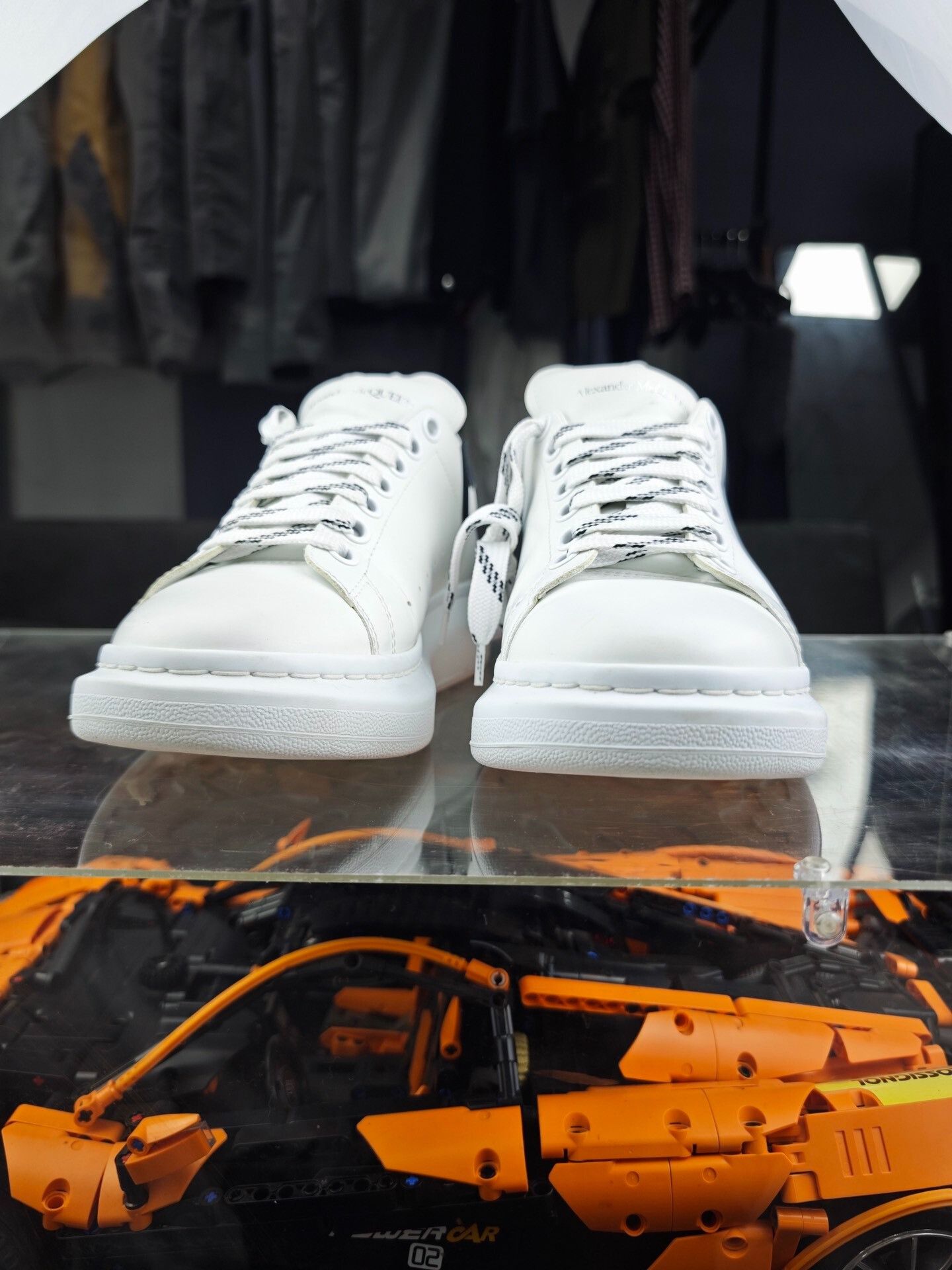 Alexander McQueen Alexander McQueen Black Lowtop Sneakers 8.5 Men Size US 8.5 / EU 41-42 - 2 Thumbnail