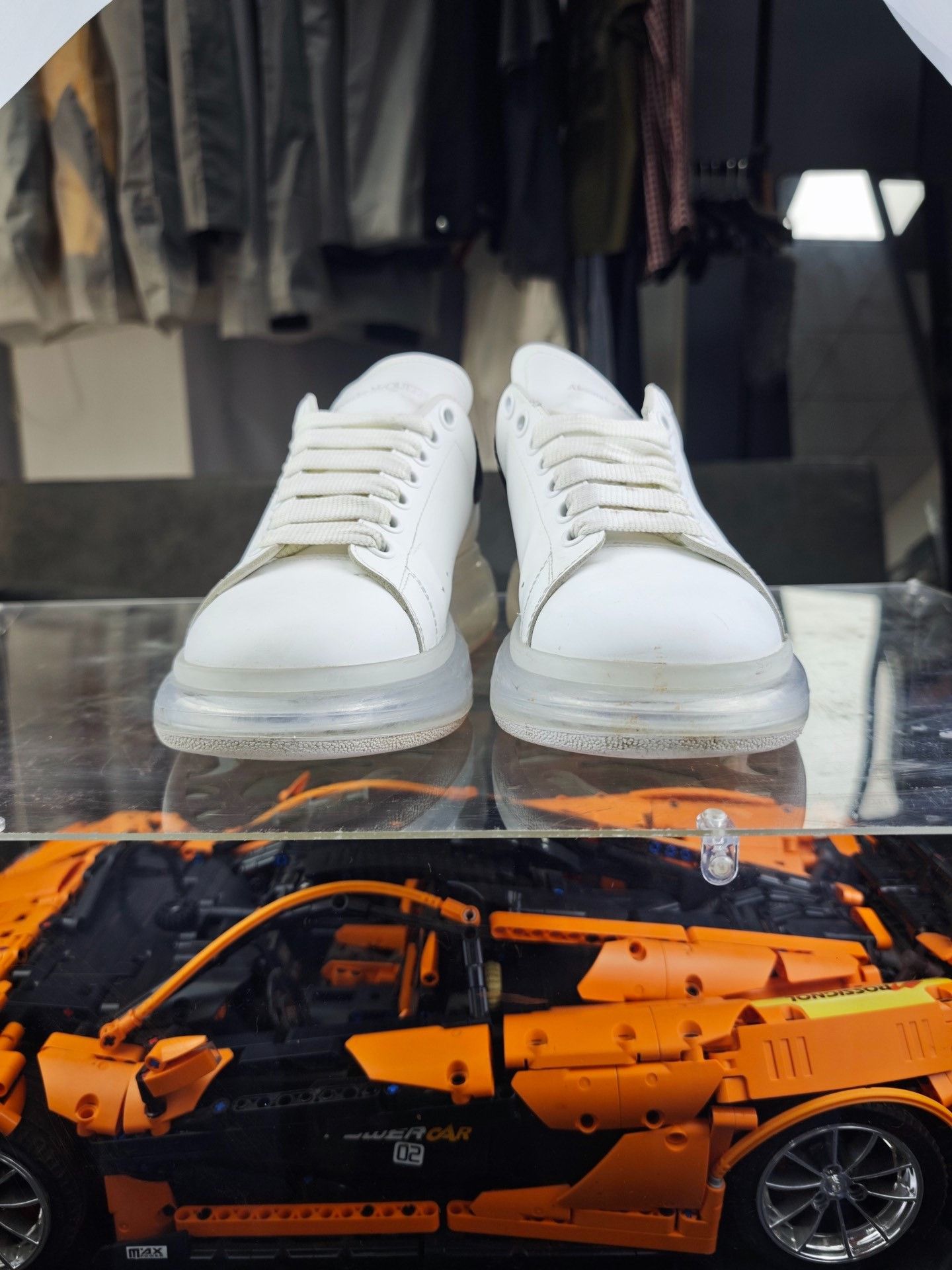 Alexander McQueen Alexander McQueen Black Lowtop Sneakers 7.5 Men Size US 7.5 / EU 40-41 - 2 Thumbnail