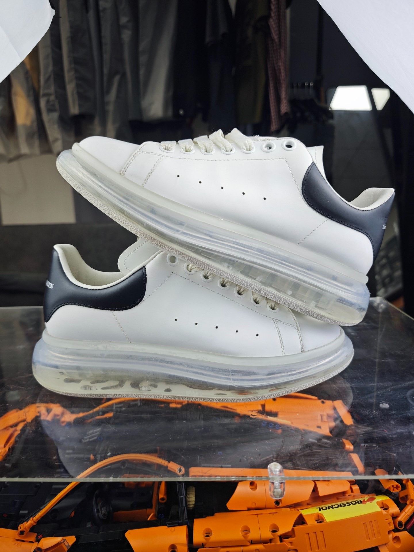 Alexander McQueen Alexander McQueen Black Lowtop Sneakers 7.5 Men Size US 7.5 / EU 40-41 - 5 Thumbnail