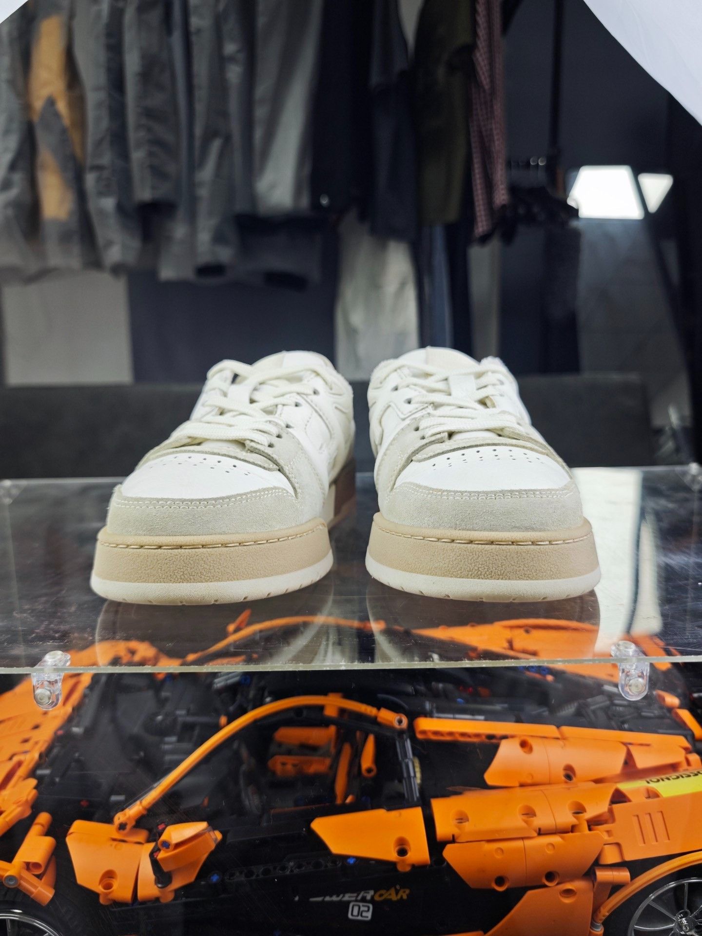 Fendi Fendi Suede White Lowtop Sneakers 8 Men Size US 8 / EU 41 - 2 Thumbnail