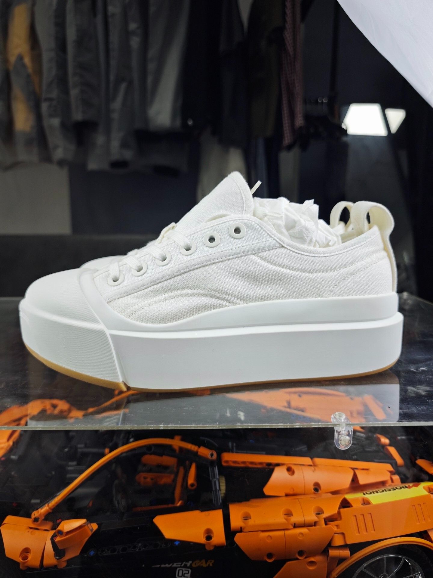 Bottega Veneta Bottega Veneta White Lowtop Sneakers 7.5 Men Size US 7.5 / EU 40-41 - 7 Thumbnail