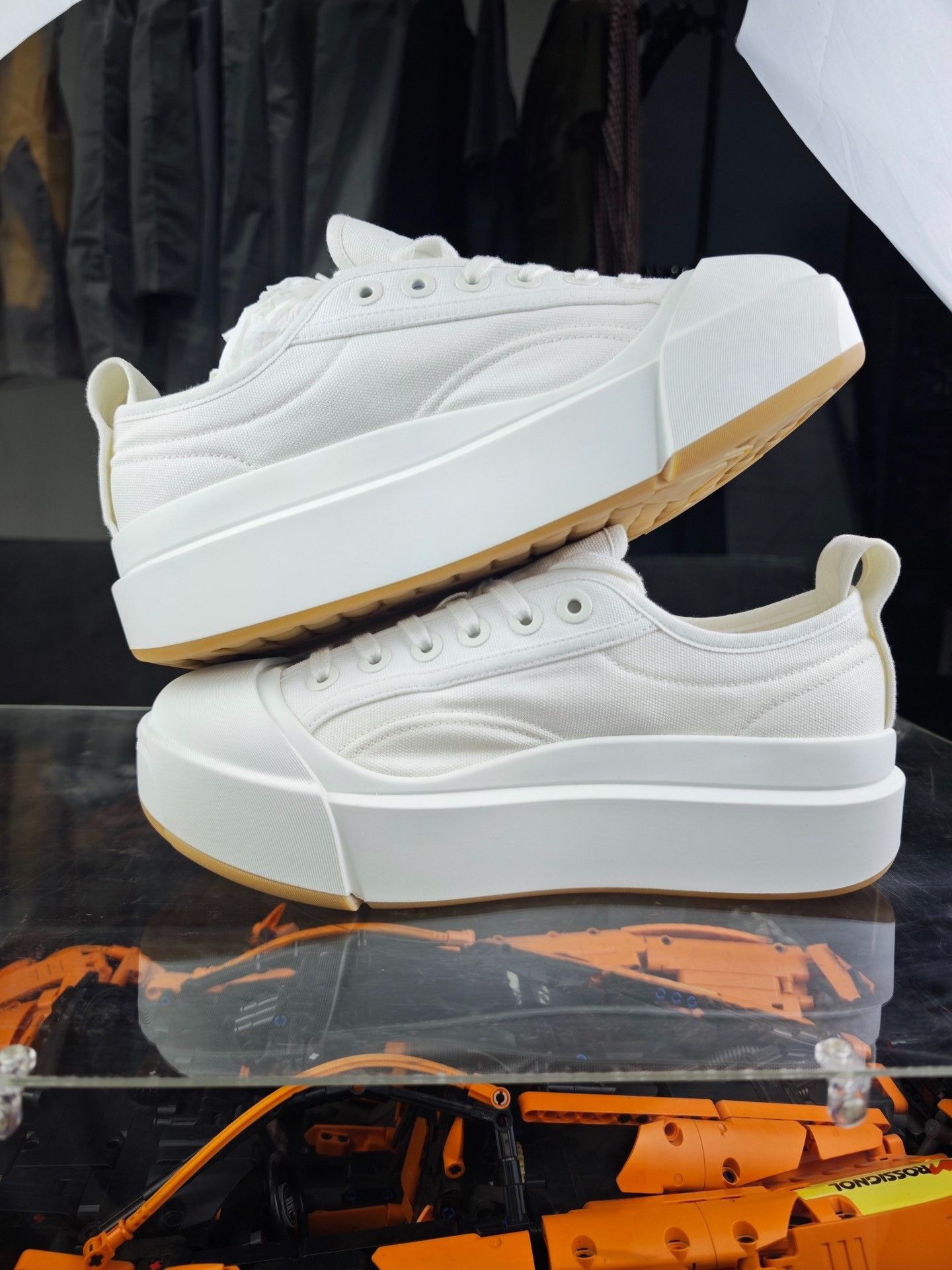 Bottega Veneta Bottega Veneta White Lowtop Sneakers 7.5 Men Size US 7.5 / EU 40-41 - 6 Thumbnail