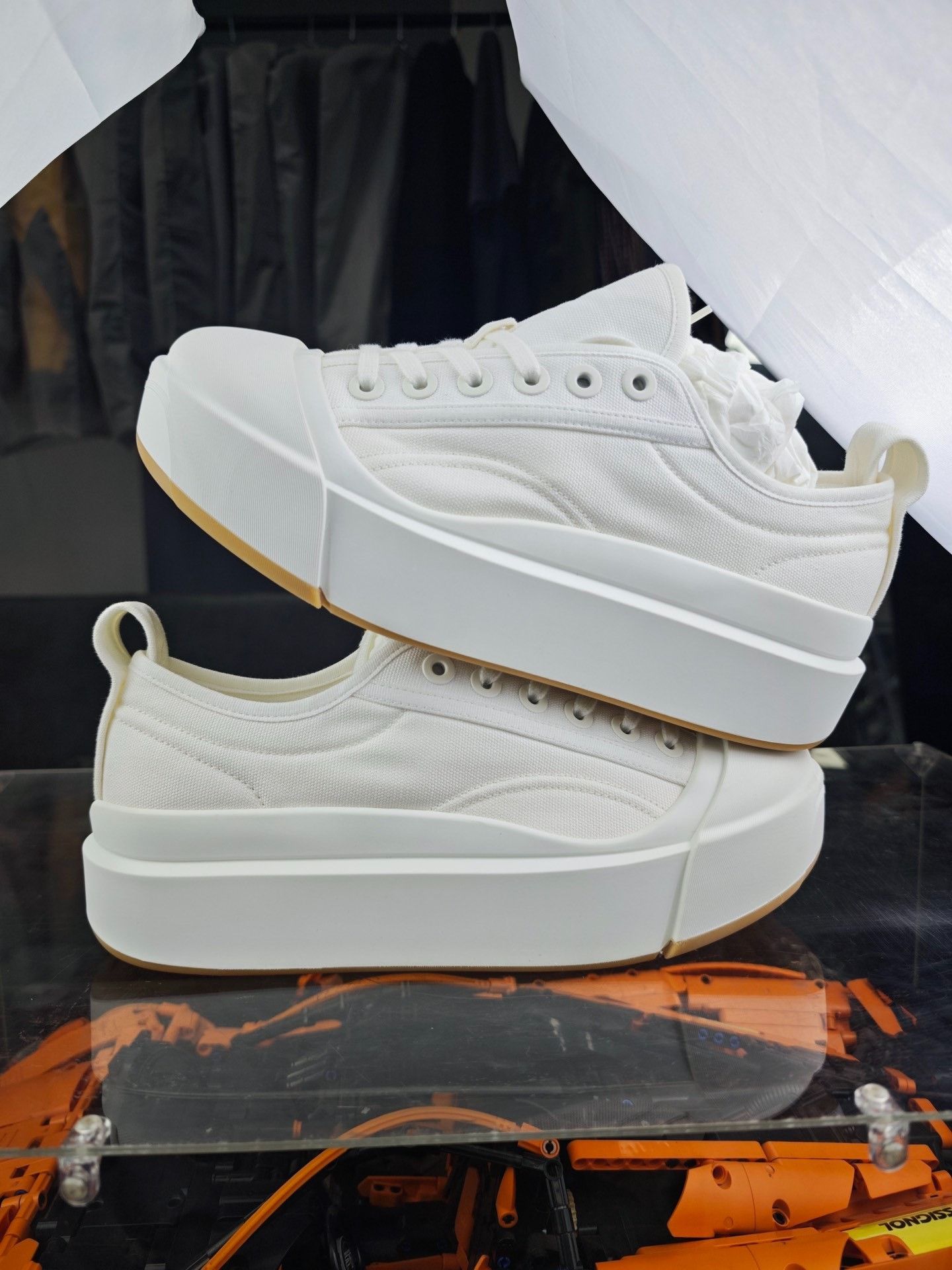Bottega Veneta Bottega Veneta White Lowtop Sneakers 7.5 Men Size US 7.5 / EU 40-41 - 5 Thumbnail